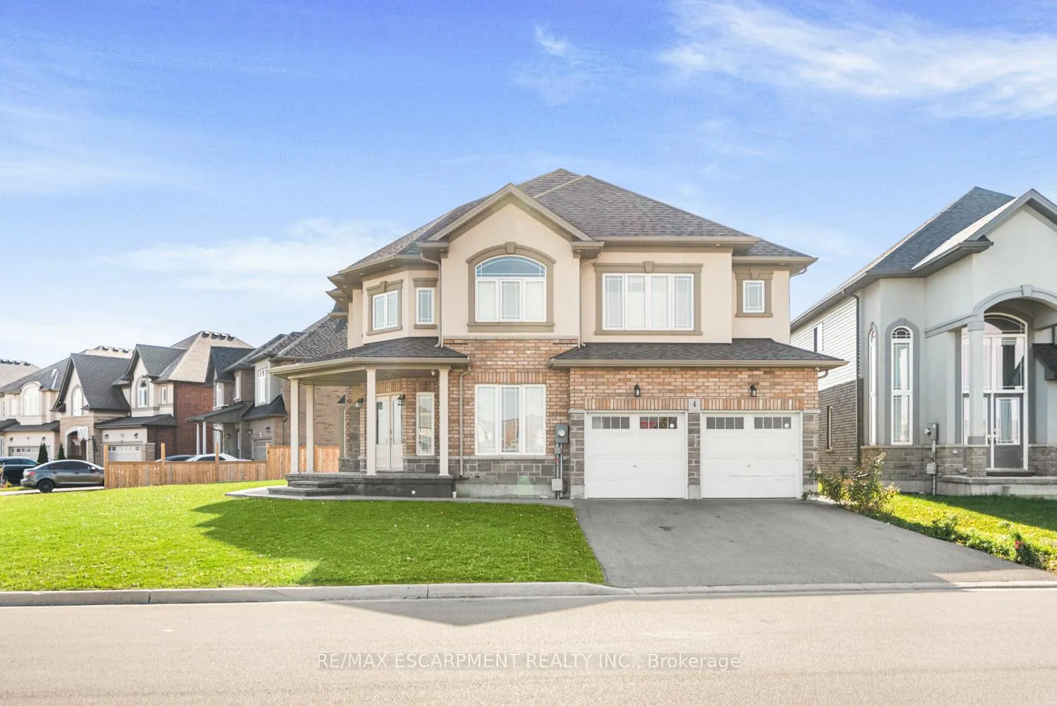 Photo 1 of 4 Dolomiti Court, Hamilton, Stoney Creek — HOMEH