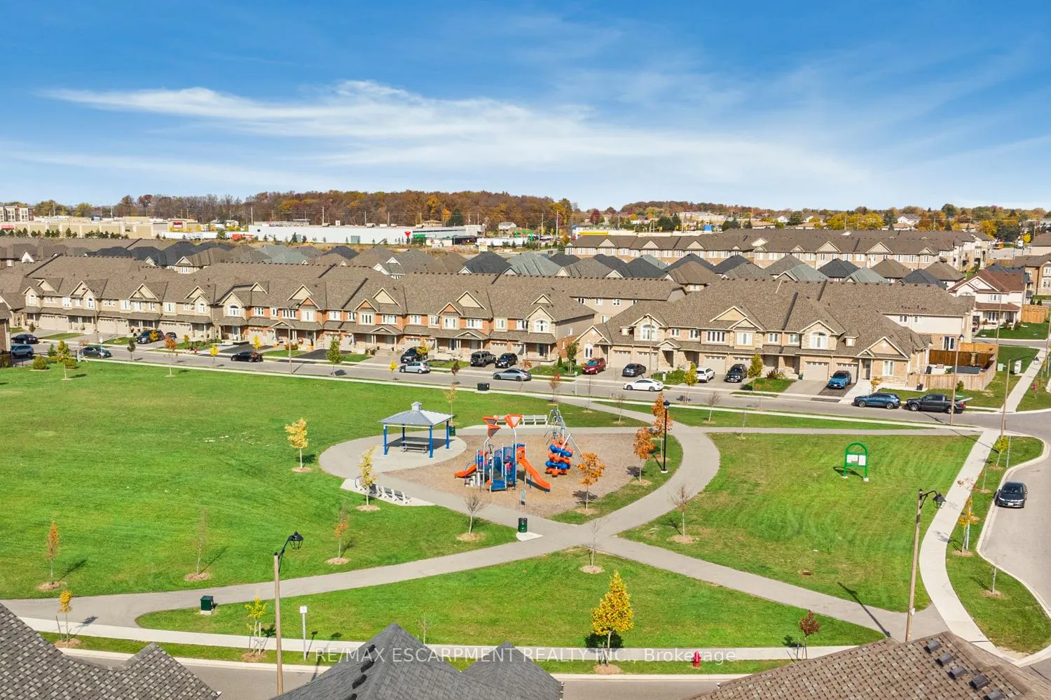 Photo 3 of 4 Dolomiti Court, Hamilton, Stoney Creek — HOMEH