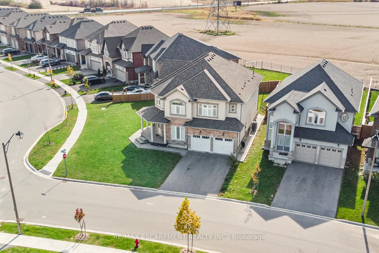 Photo 4 of 4 Dolomiti Court, Hamilton, Stoney Creek — HOMEH