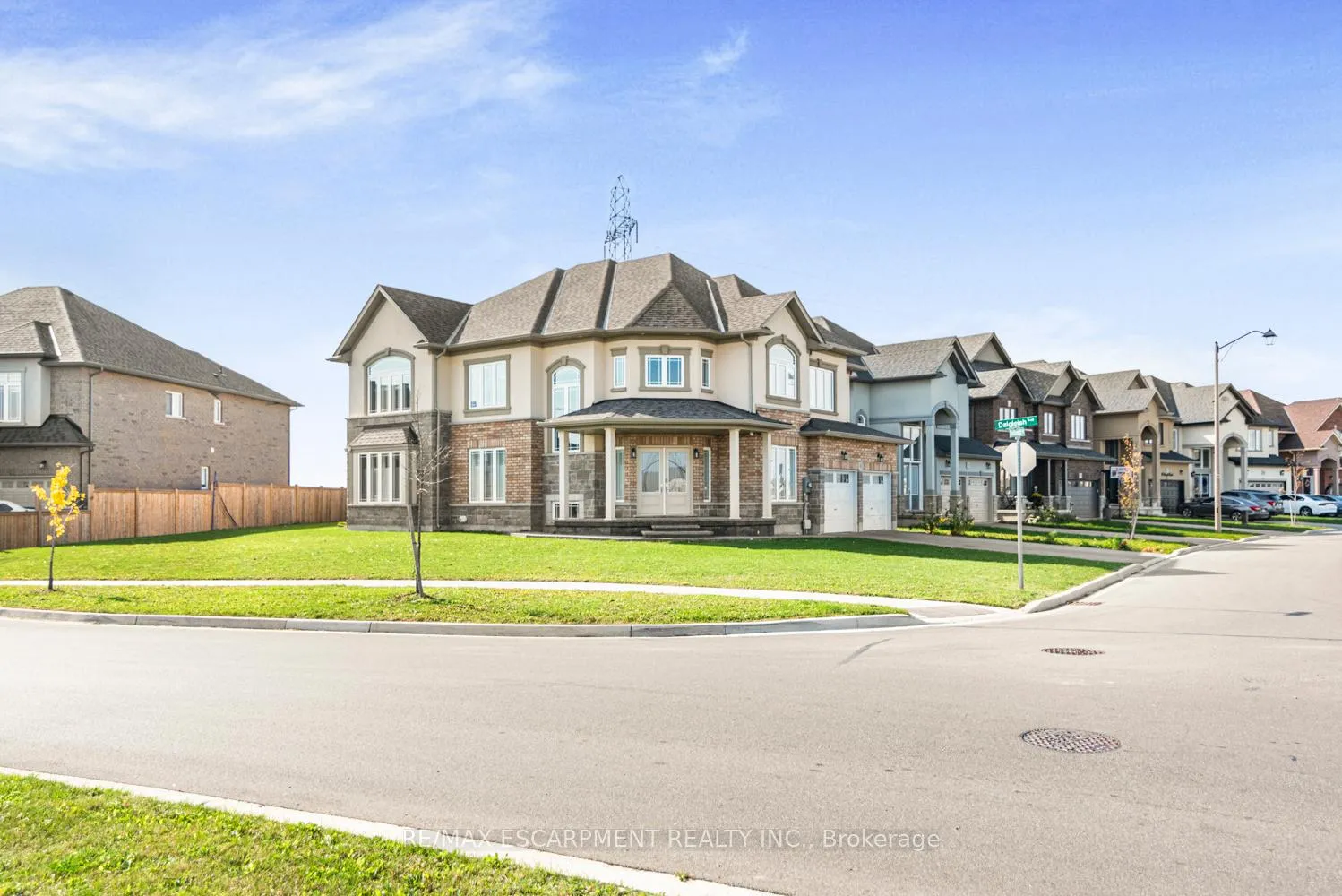 Photo 7 of 4 Dolomiti Court, Hamilton, Stoney Creek — HOMEH