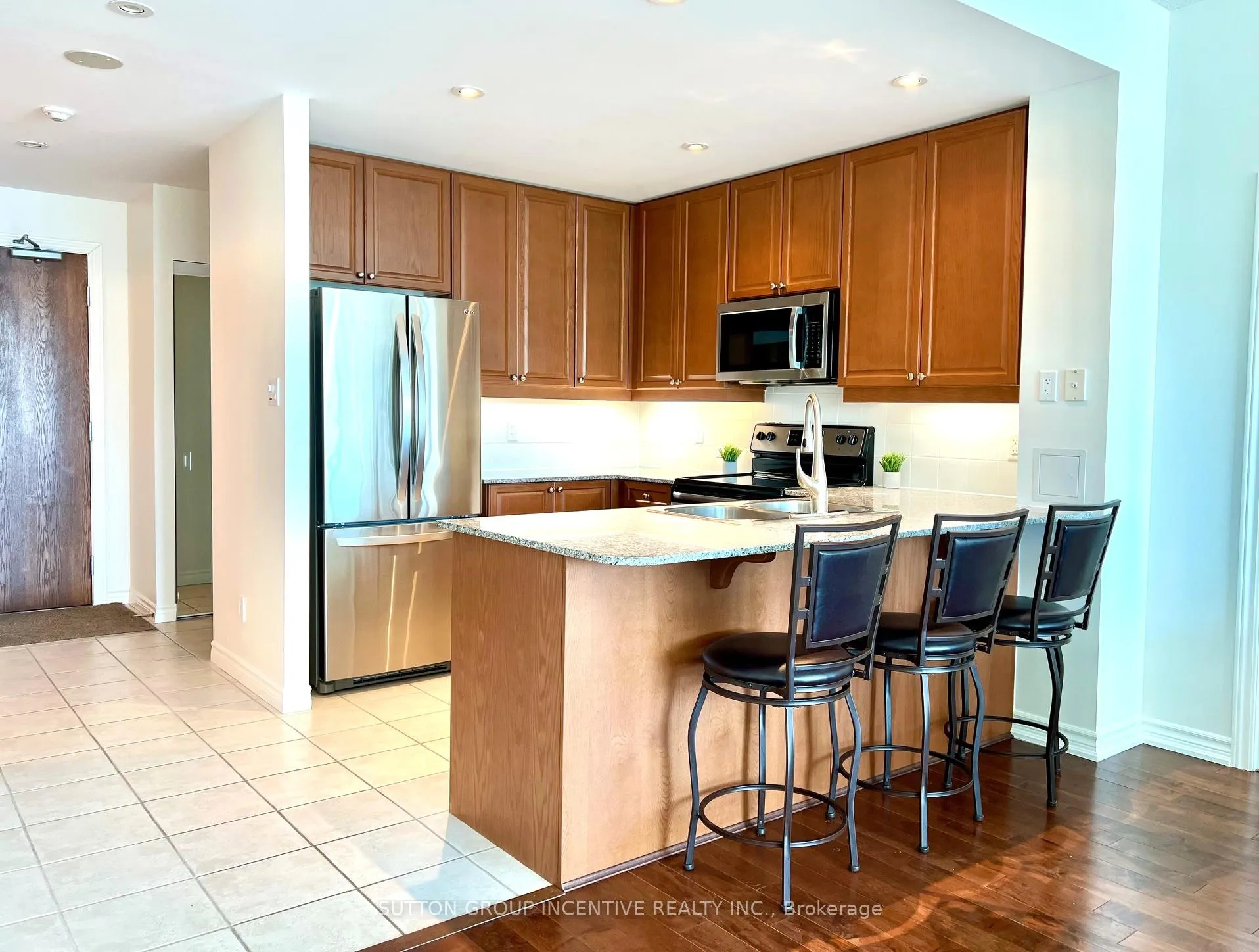 Photo 21 of Unit 1210, 37 Ellen Street, Barrie, City Centre — HOMEH