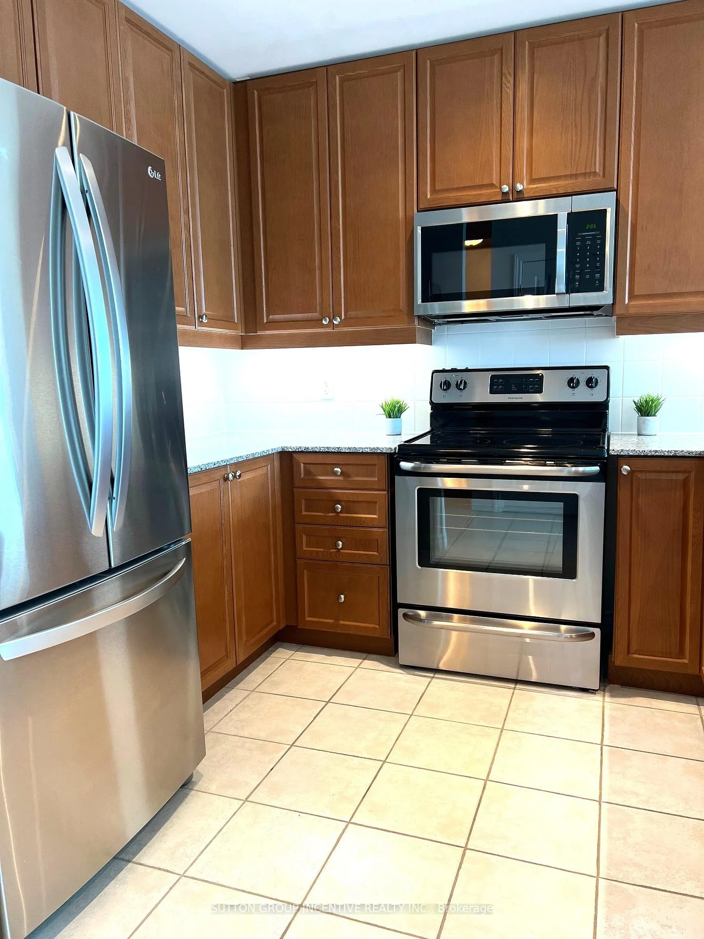 Photo 23 of Unit 1210, 37 Ellen Street, Barrie, City Centre — HOMEH