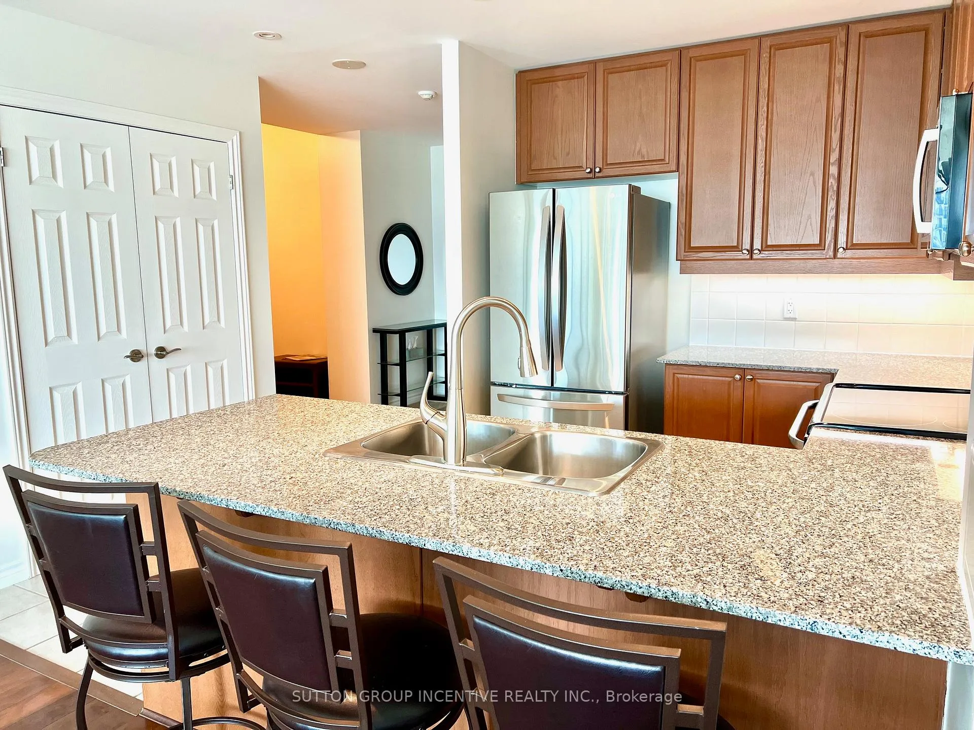 Photo 24 of Unit 1210, 37 Ellen Street, Barrie, City Centre — HOMEH