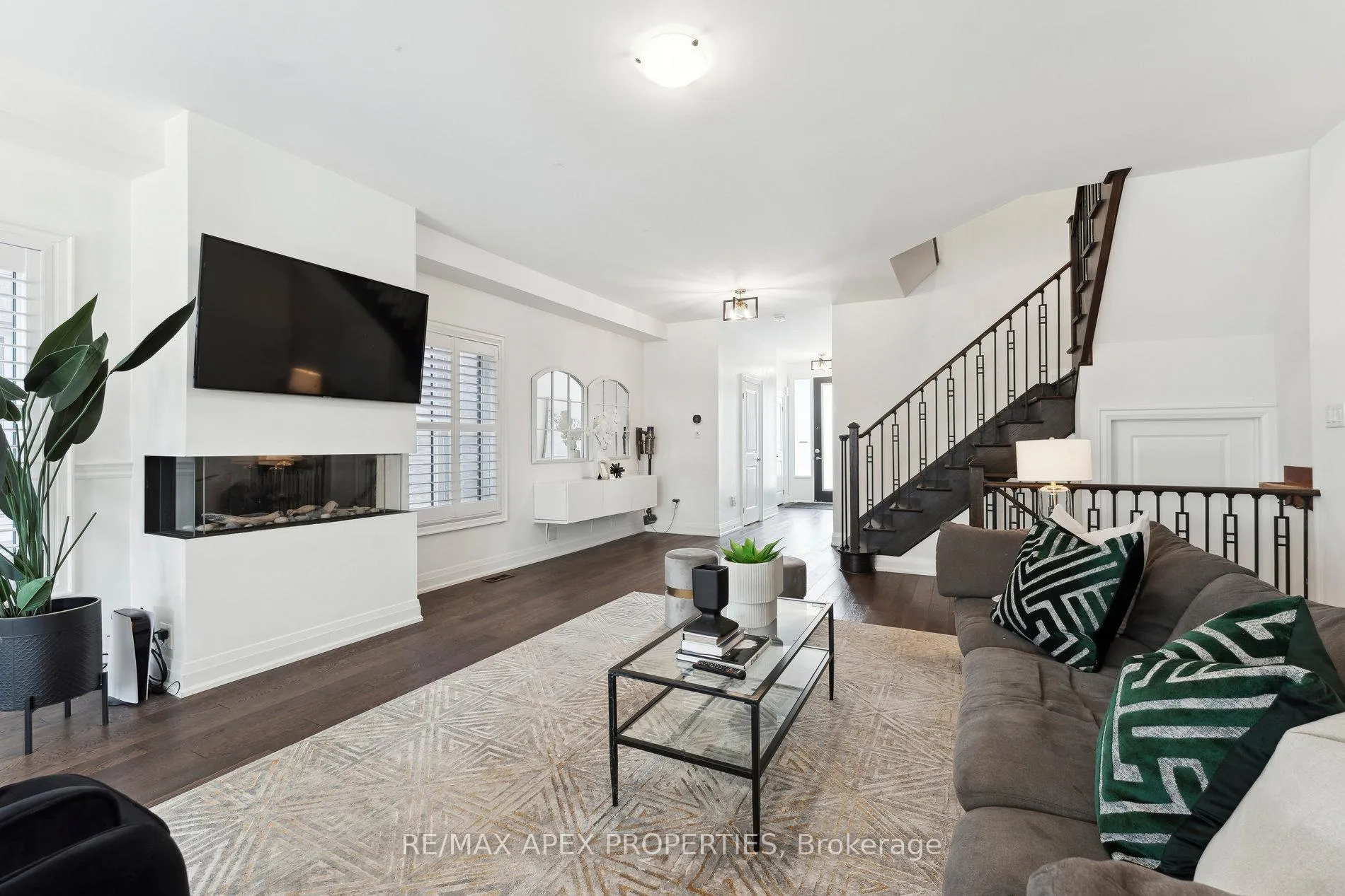 Photo 10 of 4 Lollard Way, Brampton, Bram West — HOMEH