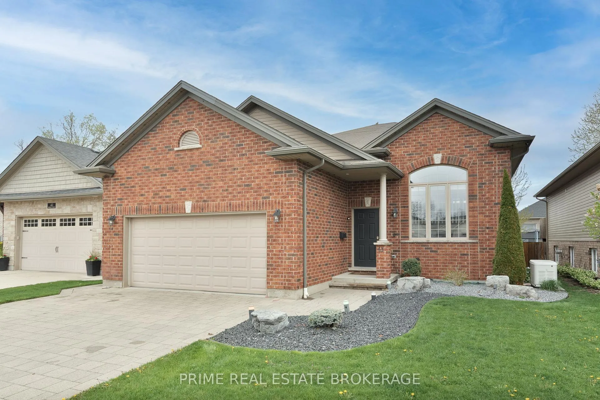 Photo 3 of 43 Bridle Path, Strathroy-Caradoc, SW — HOMEH