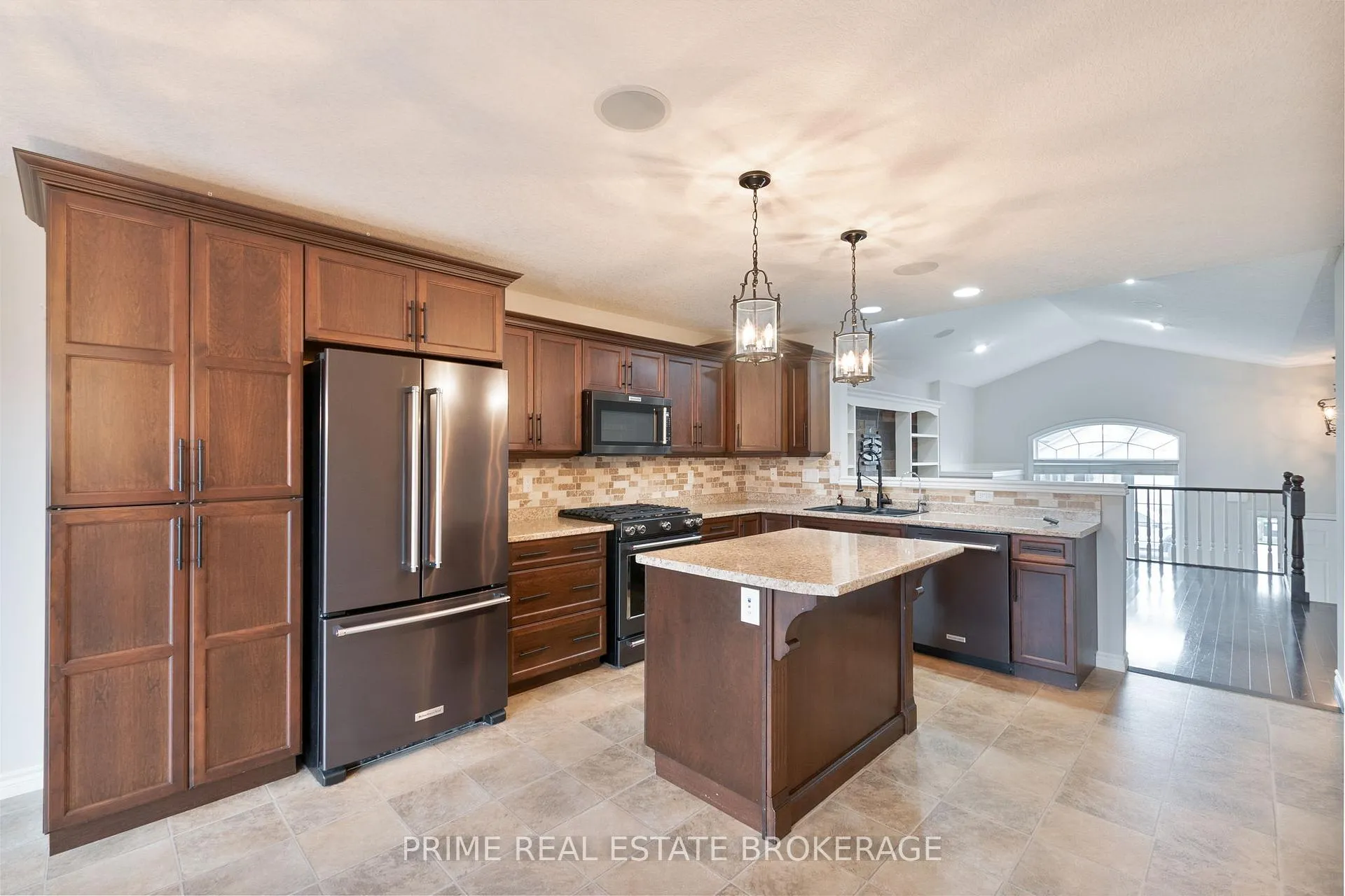 Photo 9 of 43 Bridle Path, Strathroy-Caradoc, SW — HOMEH