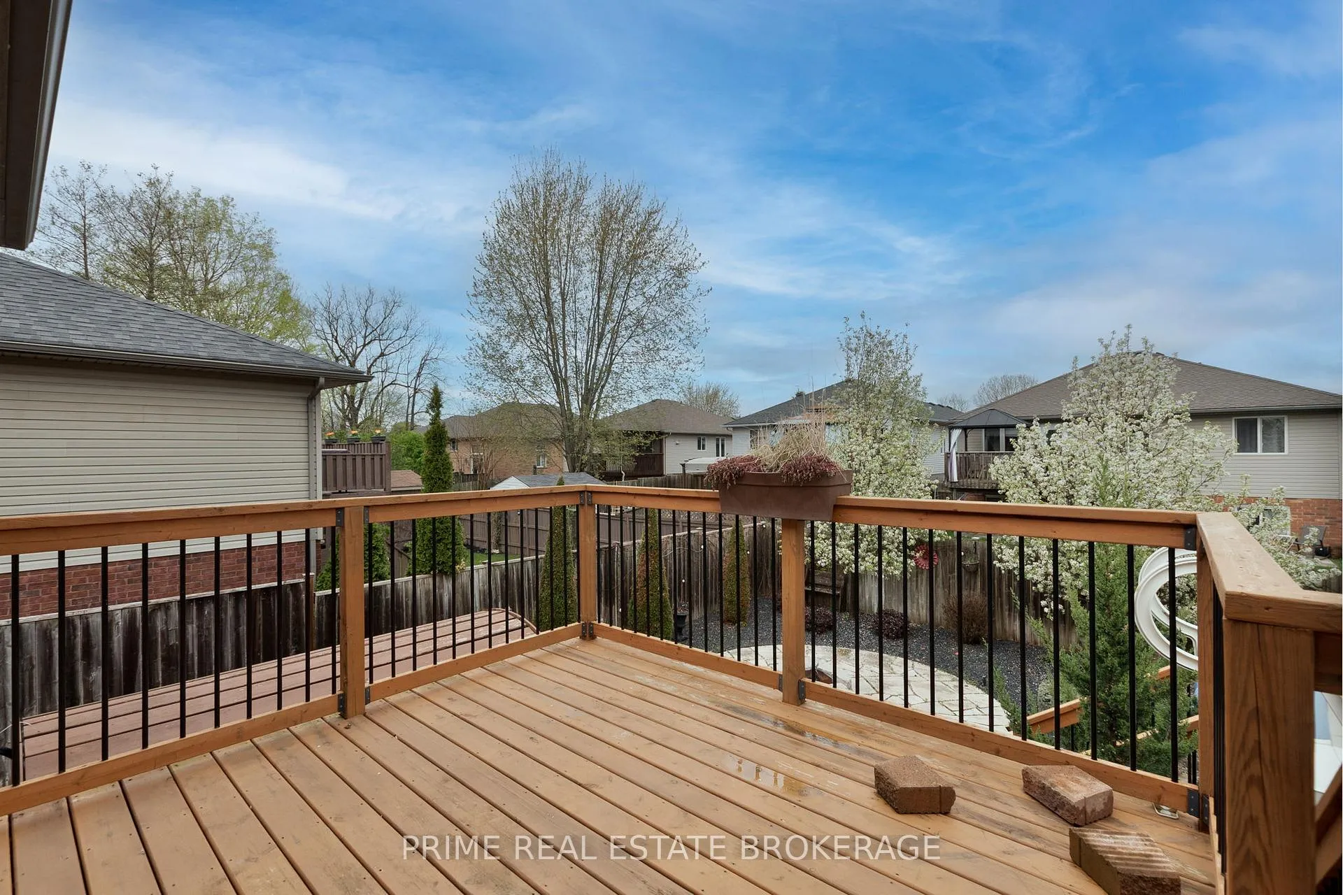 Photo 33 of 43 Bridle Path, Strathroy-Caradoc, SW — HOMEH