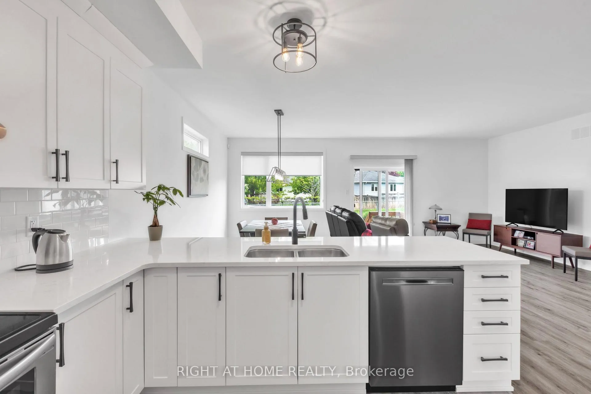 Photo 6 of 92 Tom Gavinski Street, Arnprior — HOMEH