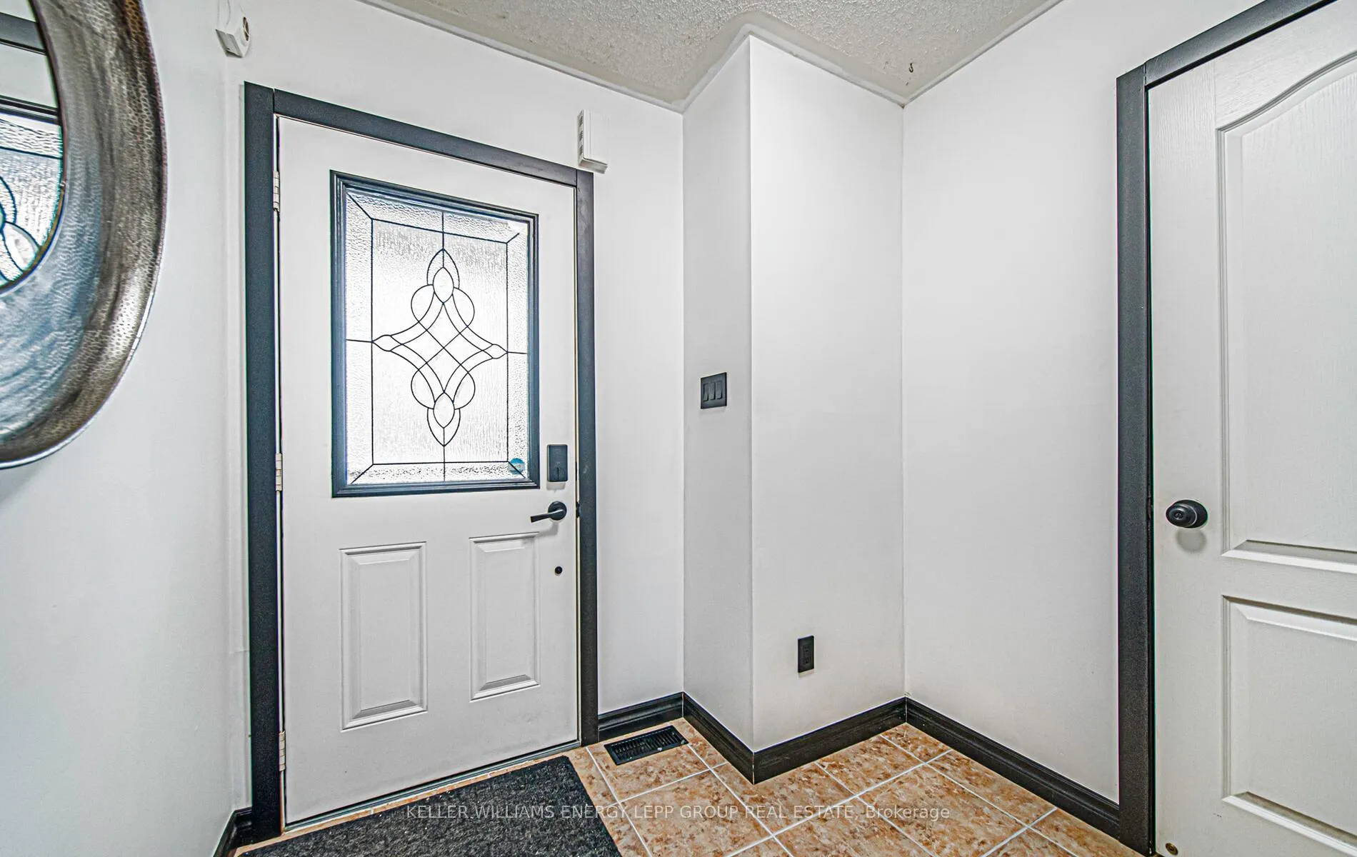 Photo 6 of 92 Shrewsbury Drive, Whitby, Brooklin — HOMEH
