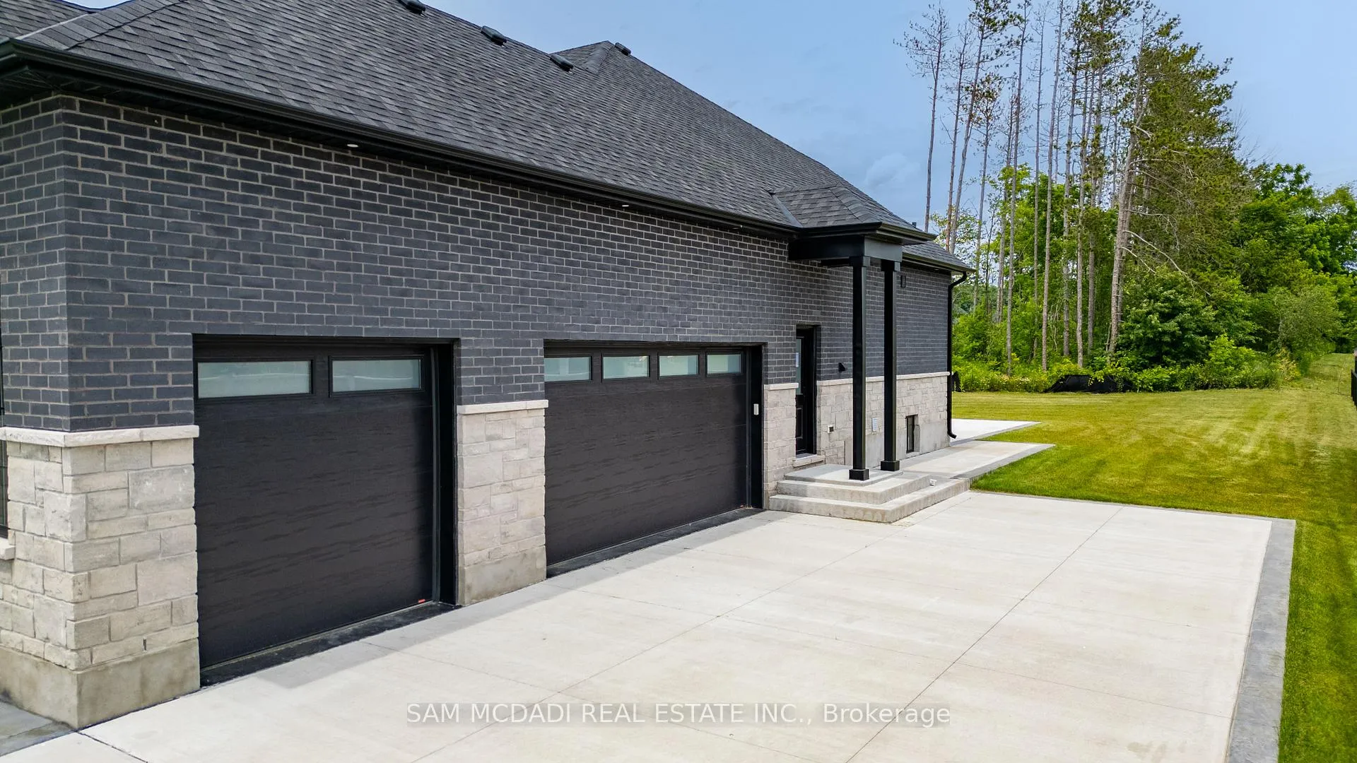 Photo 4 of 46 Charles Tilley Crescent, Clarington, Rural Clarington — HOMEH