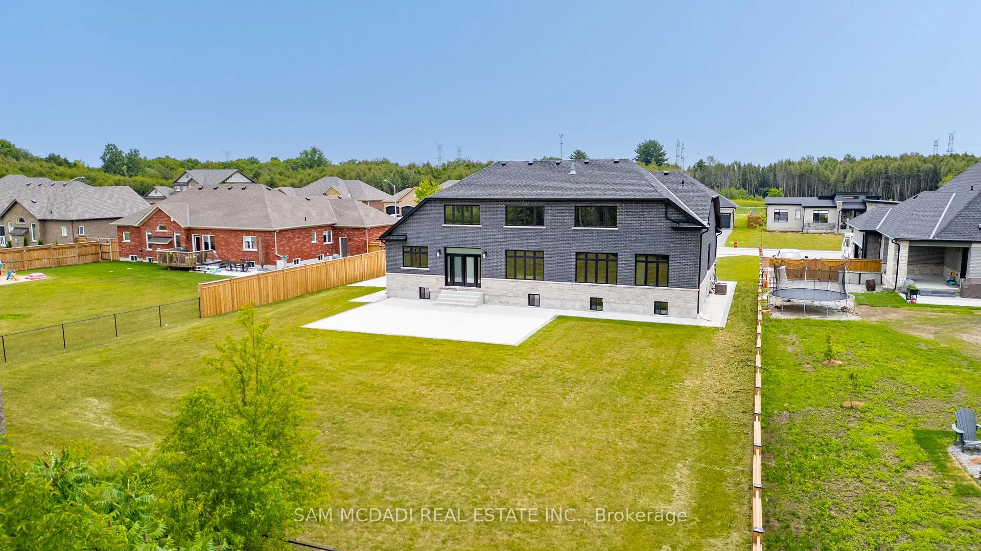 Photo 5 of 46 Charles Tilley Crescent, Clarington, Rural Clarington — HOMEH