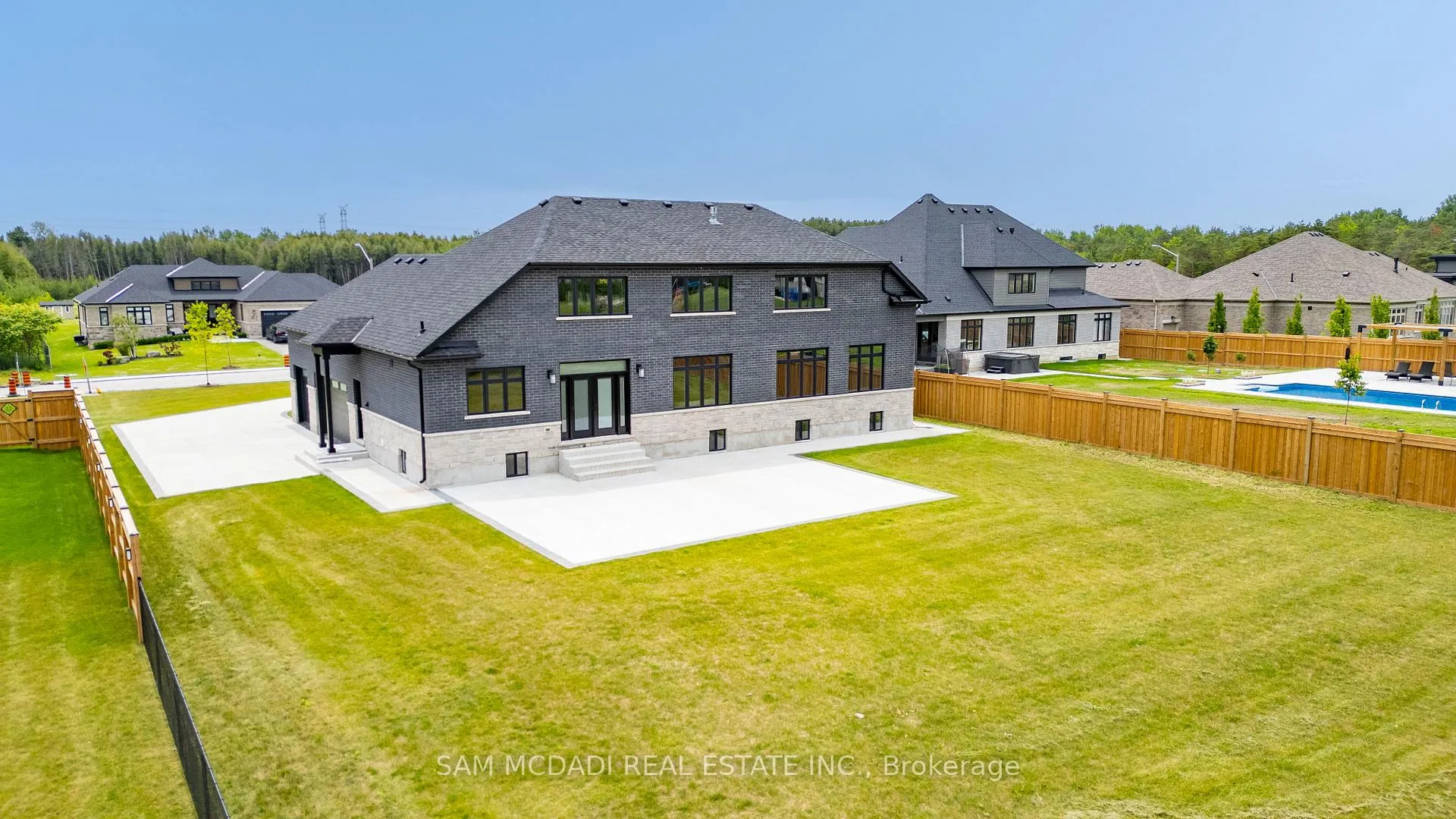 Photo 6 of 46 Charles Tilley Crescent, Clarington, Rural Clarington — HOMEH