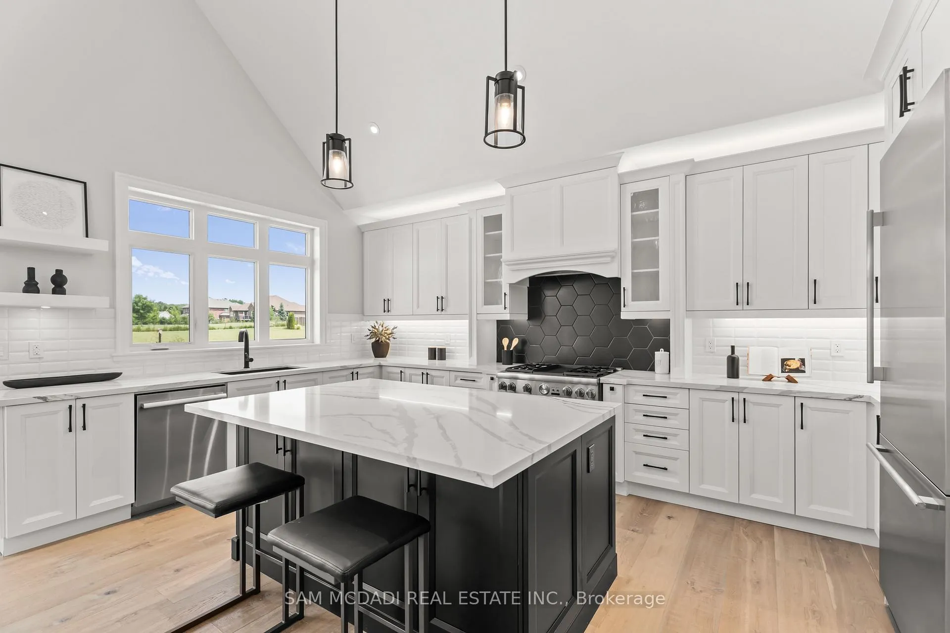 Photo 13 of 46 Charles Tilley Crescent, Clarington, Rural Clarington — HOMEH