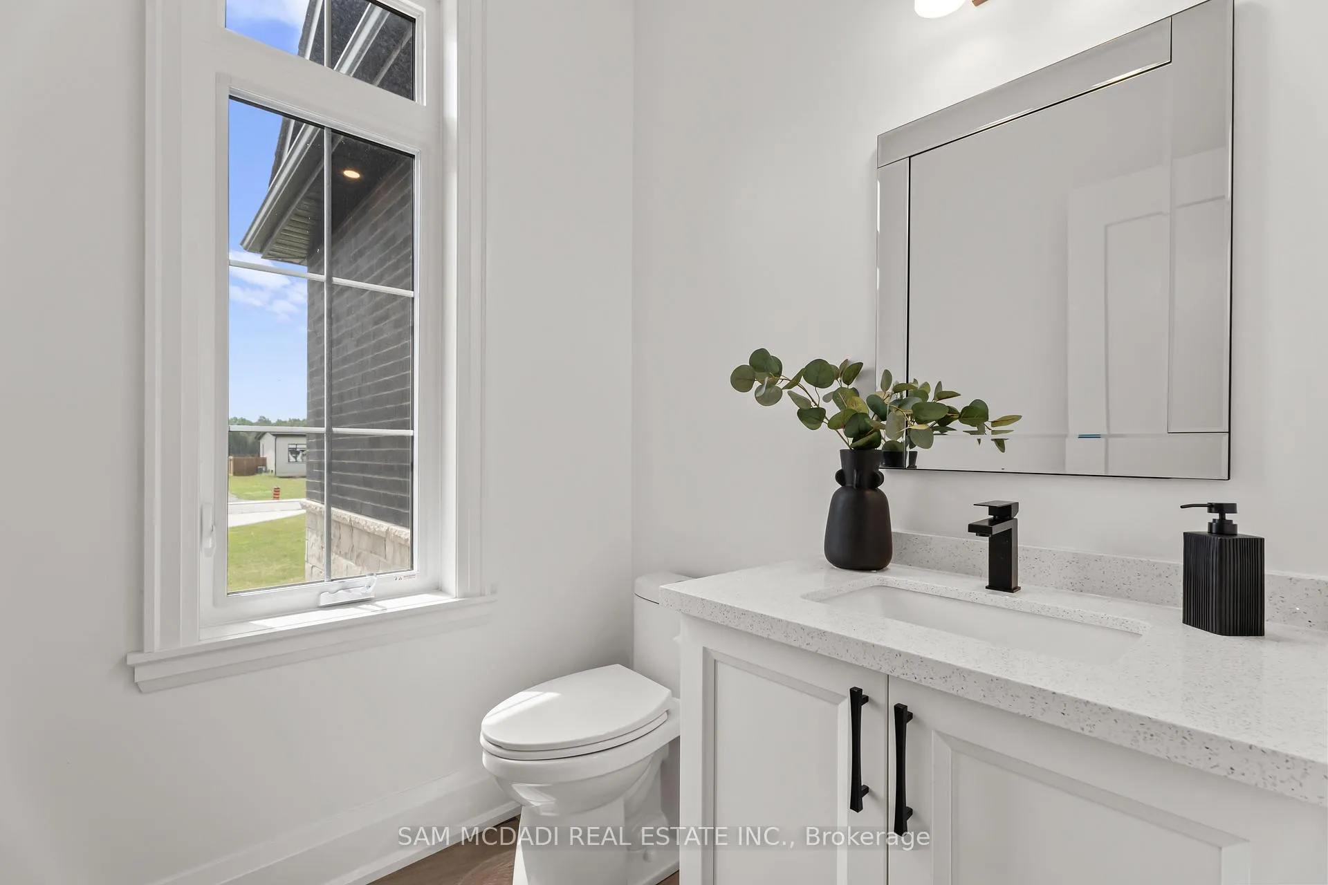 Photo 18 of 46 Charles Tilley Crescent, Clarington, Rural Clarington — HOMEH