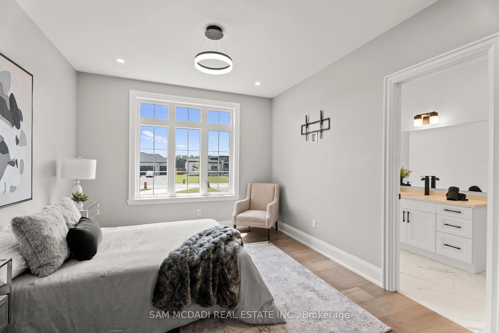 Photo 24 of 46 Charles Tilley Crescent, Clarington, Rural Clarington — HOMEH