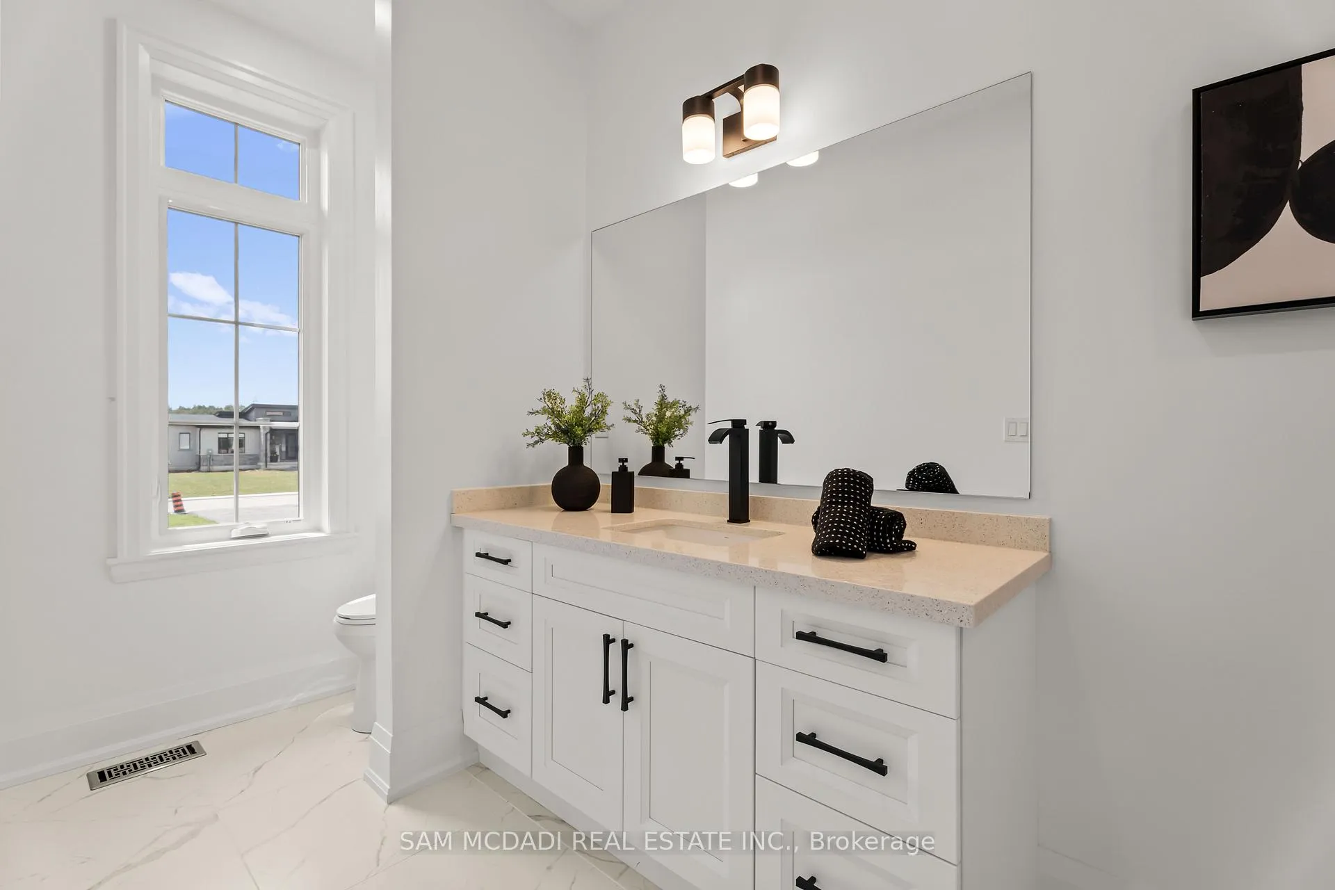 Photo 26 of 46 Charles Tilley Crescent, Clarington, Rural Clarington — HOMEH
