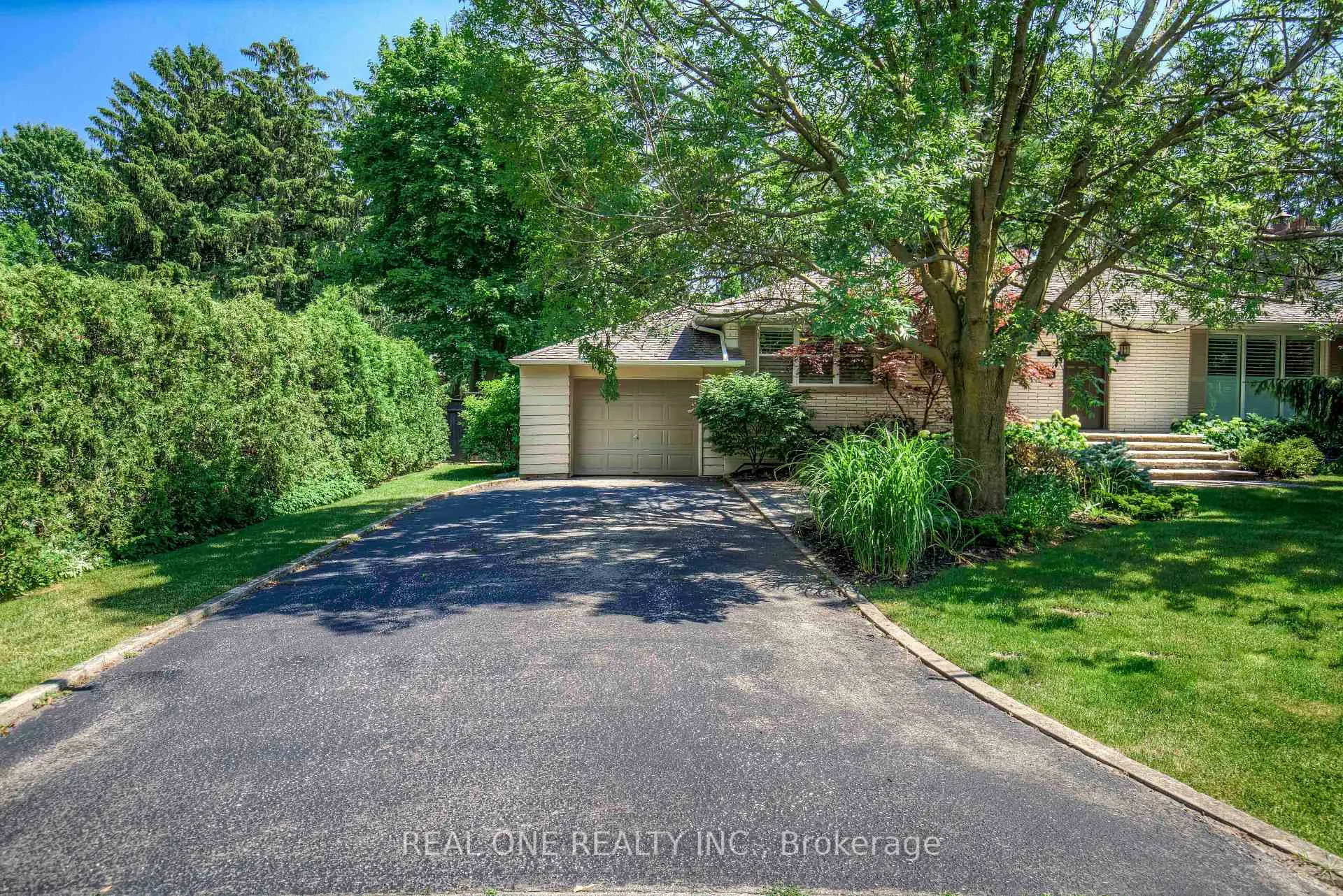 Photo 2 of 2030 Duncan Road, Oakville, Ford — HOMEH