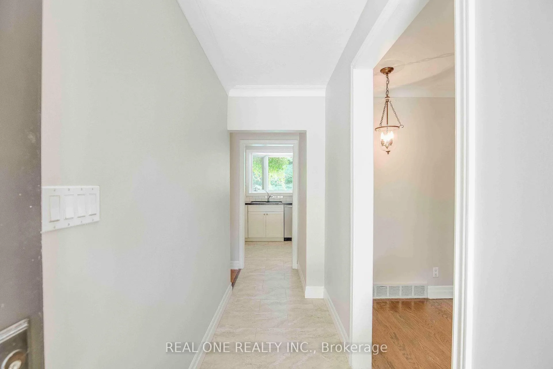 Photo 5 of 2030 Duncan Road, Oakville, Ford — HOMEH