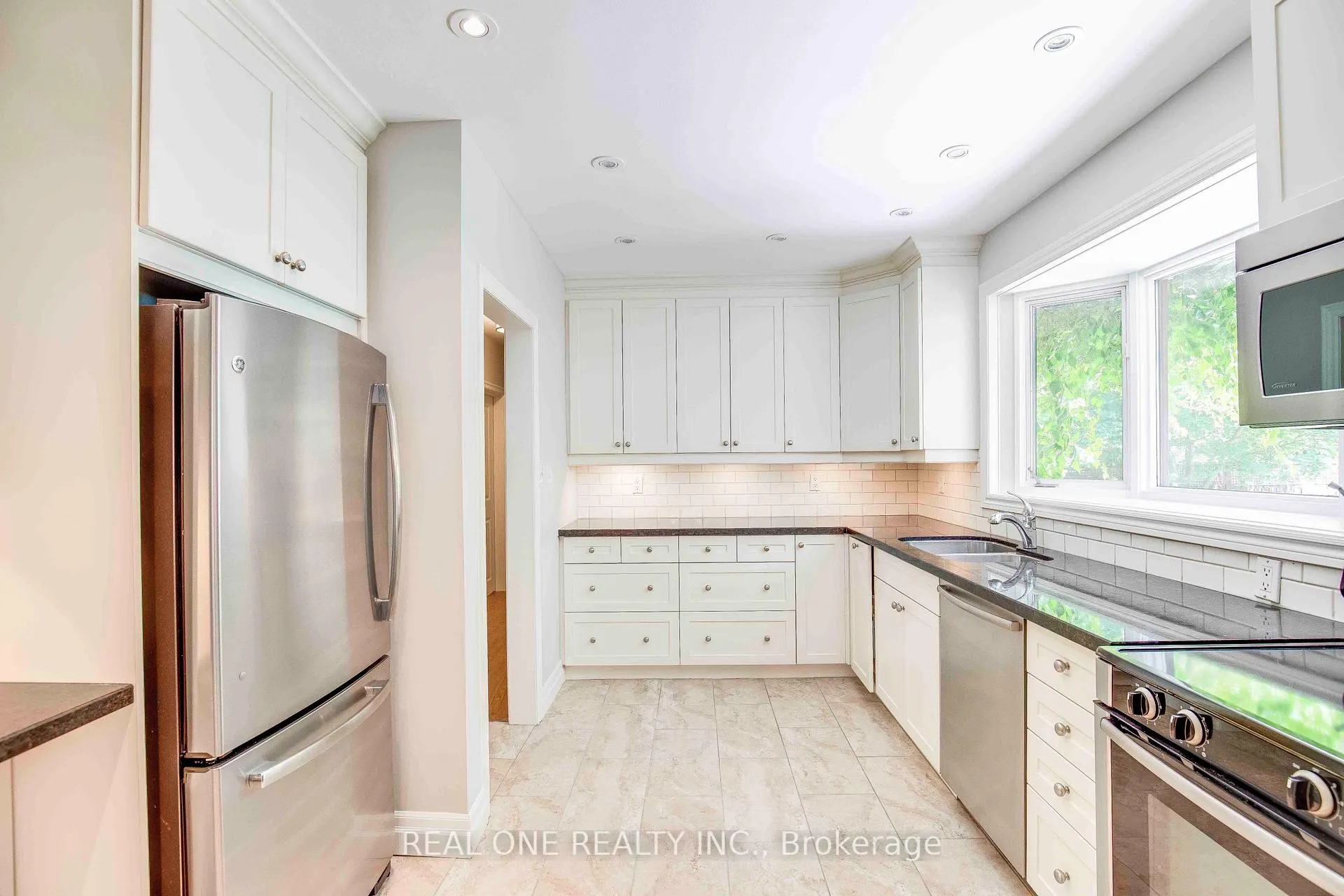 Photo 13 of 2030 Duncan Road, Oakville, Ford — HOMEH