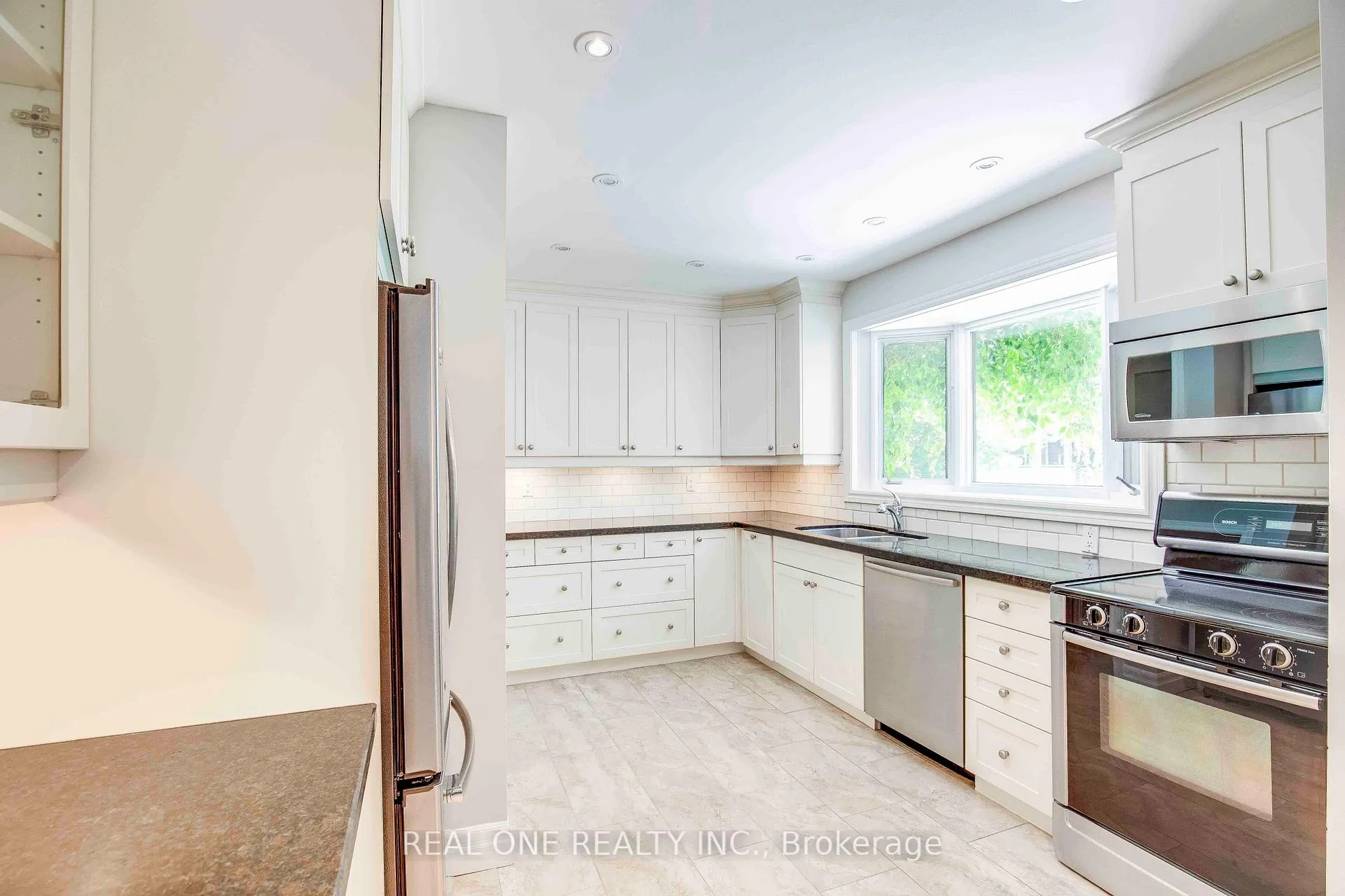 Photo 14 of 2030 Duncan Road, Oakville, Ford — HOMEH