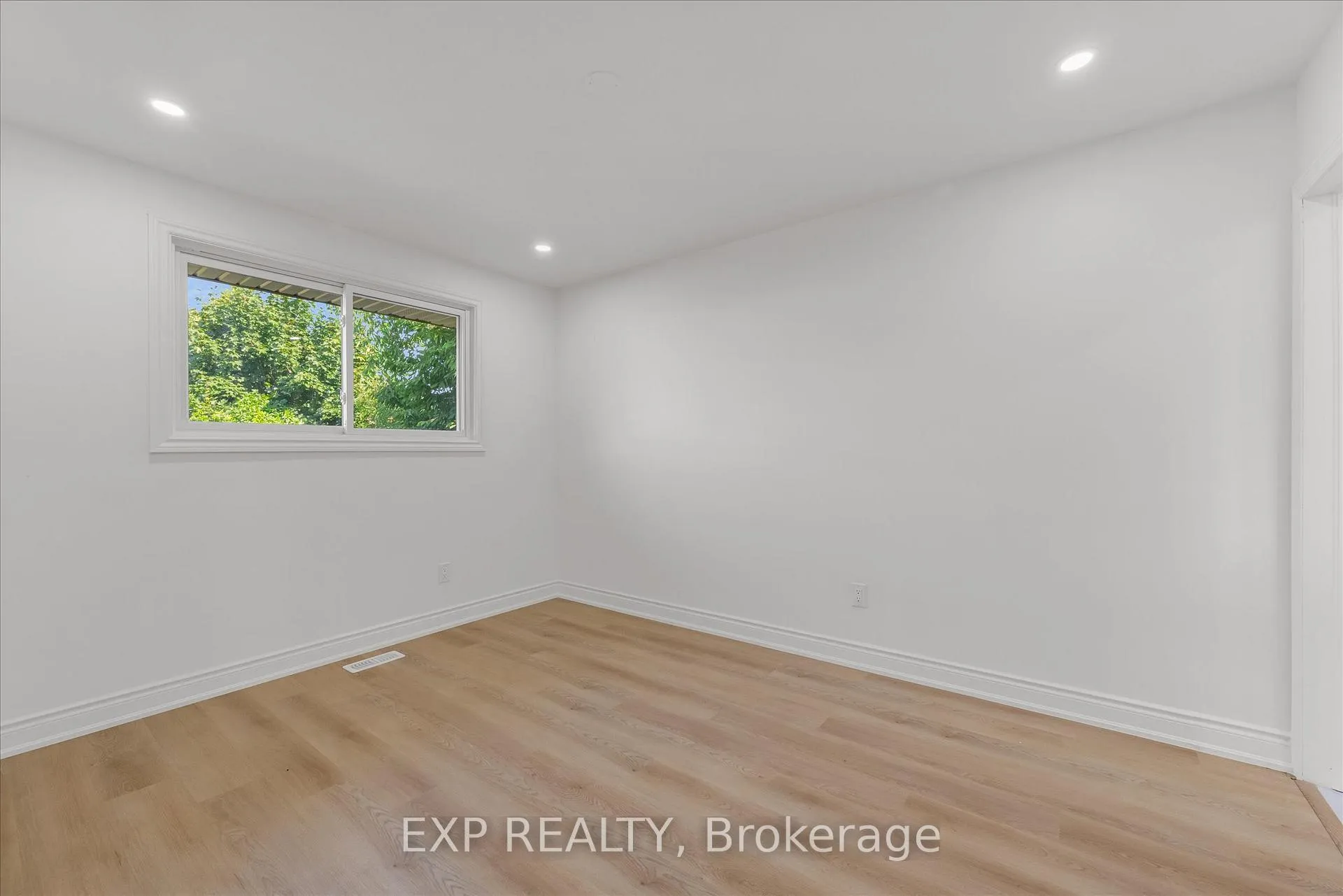 Photo 12 of 56 Moxley Drive, Hamilton, Lisgar — HOMEH