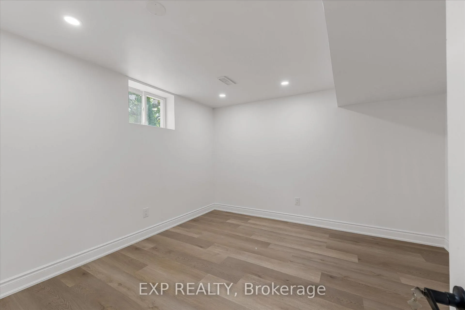 Photo 25 of 56 Moxley Drive, Hamilton, Lisgar — HOMEH