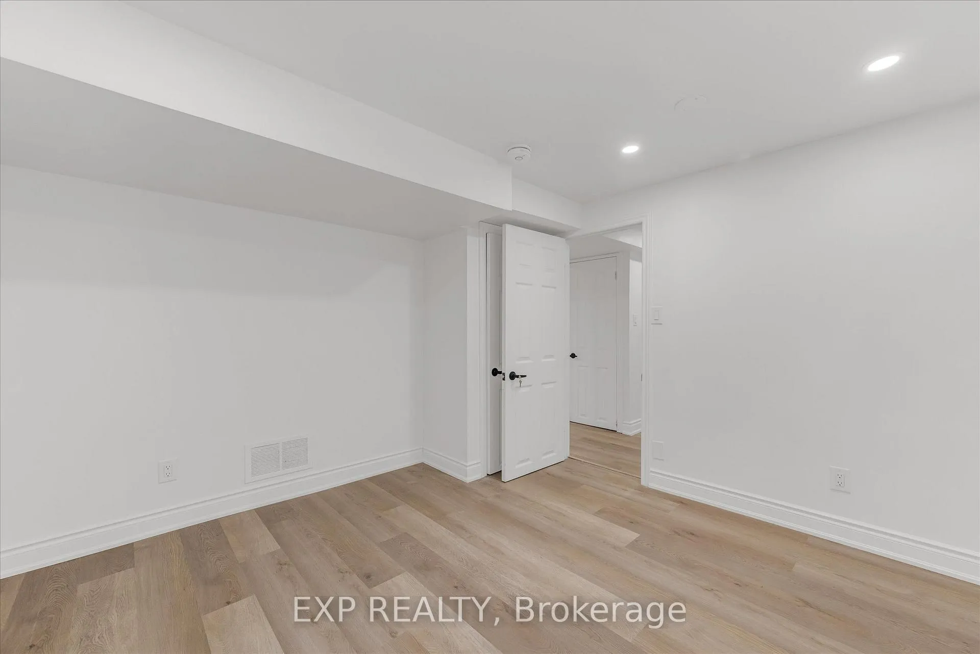 Photo 26 of 56 Moxley Drive, Hamilton, Lisgar — HOMEH