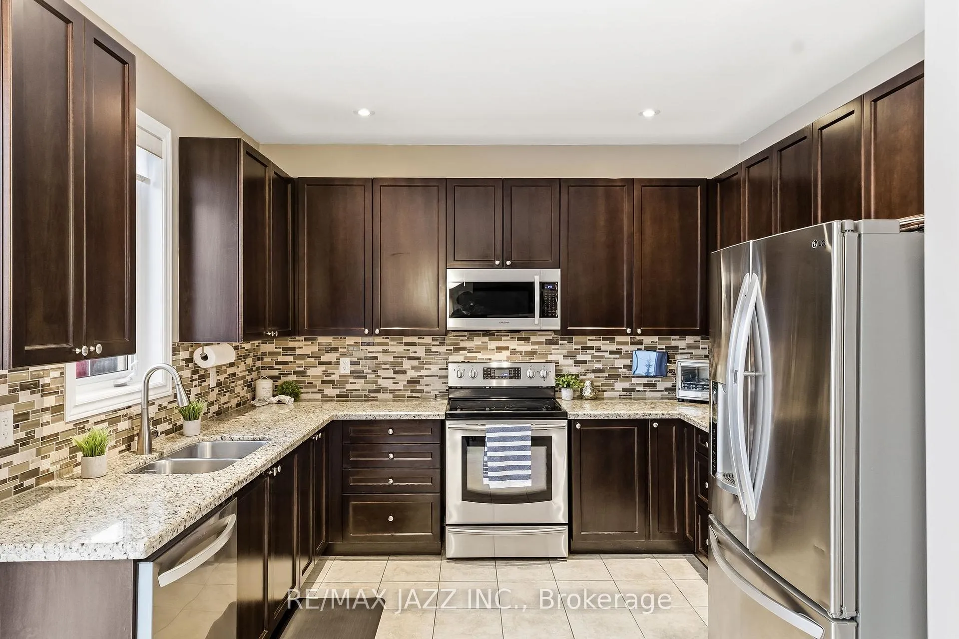 Photo 16 of 2415 Winlord Place, Oshawa, Windfields — HOMEH