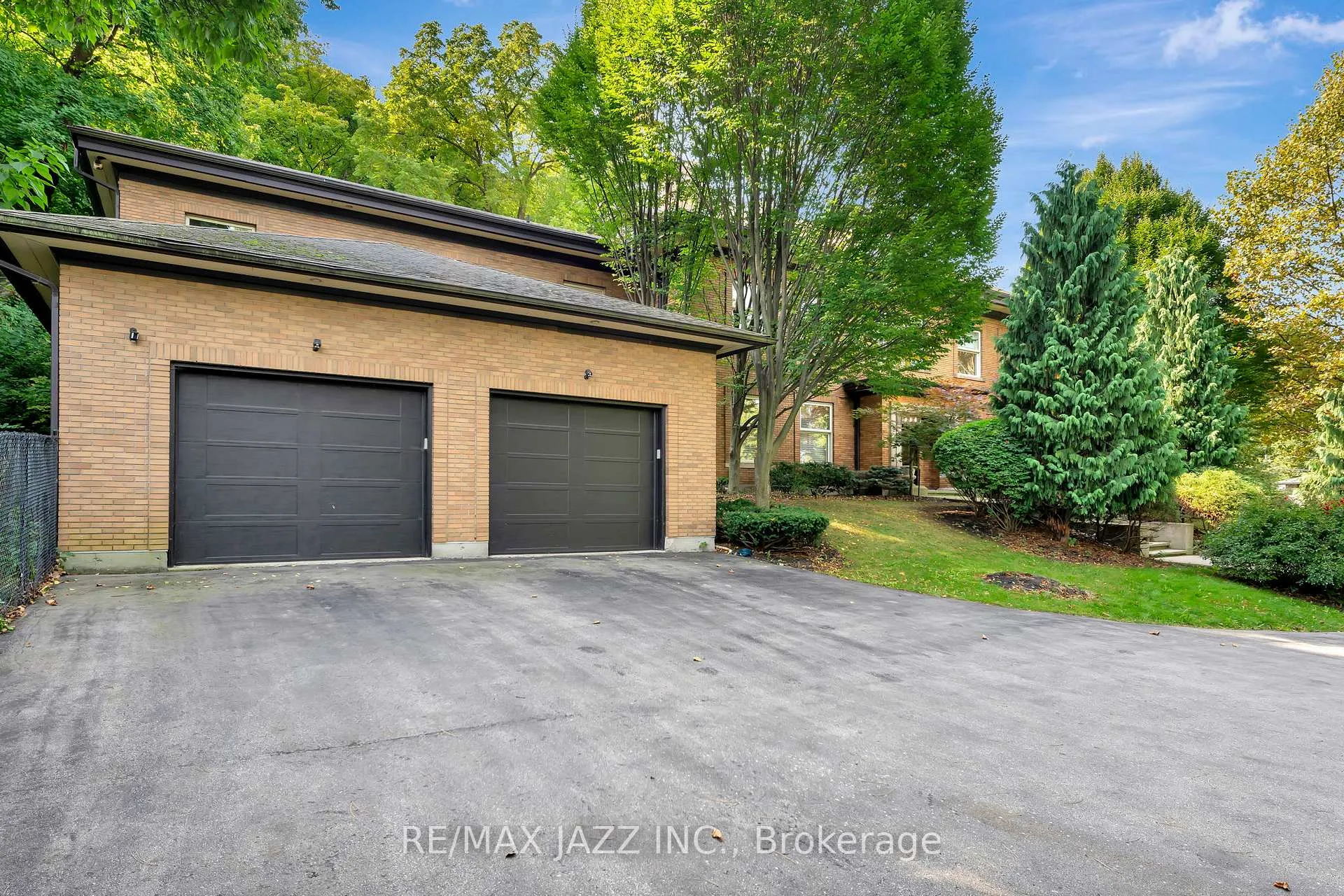 Photo 2 of 407 Queen Street S, Hamilton, Durand — HOMEH