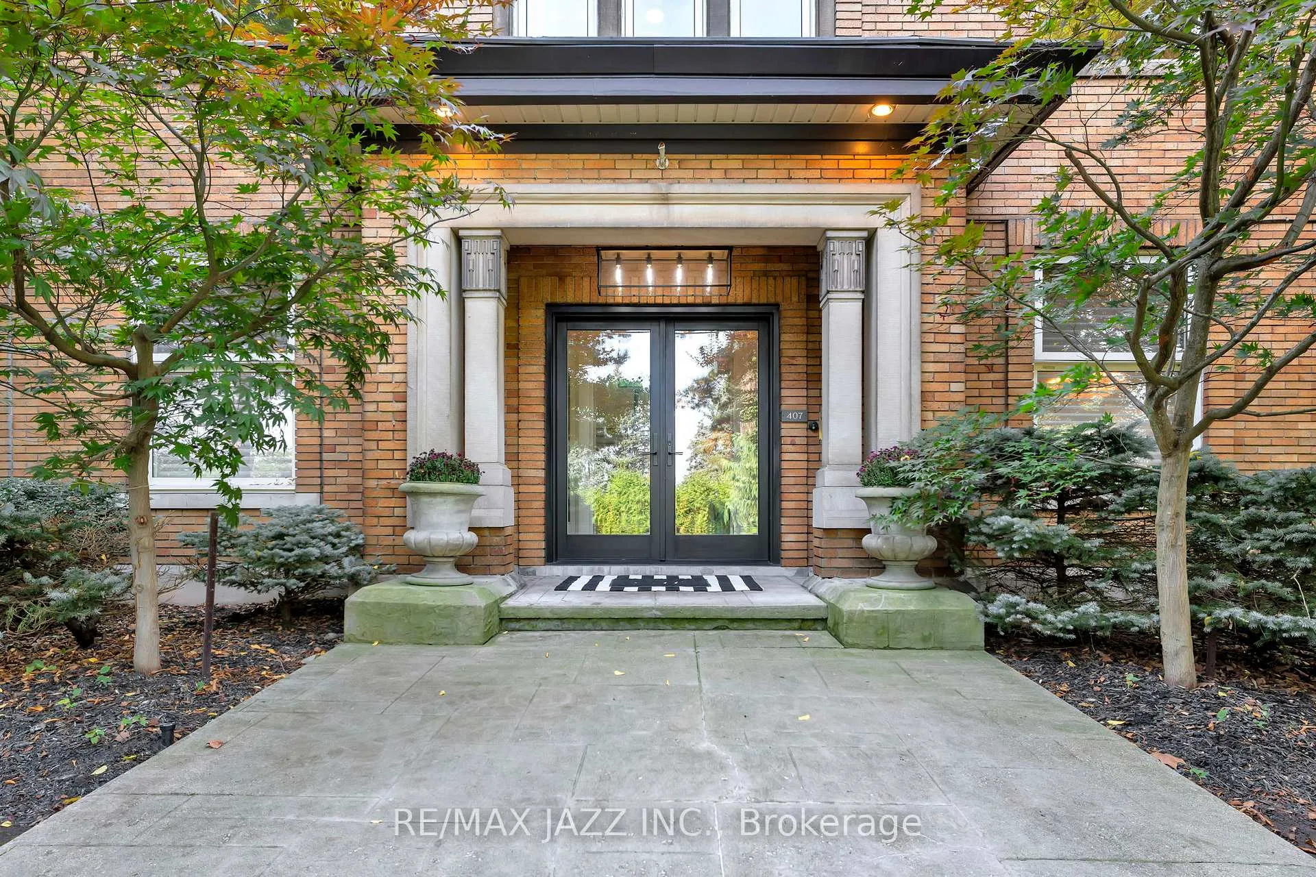 Photo 4 of 407 Queen Street S, Hamilton, Durand — HOMEH