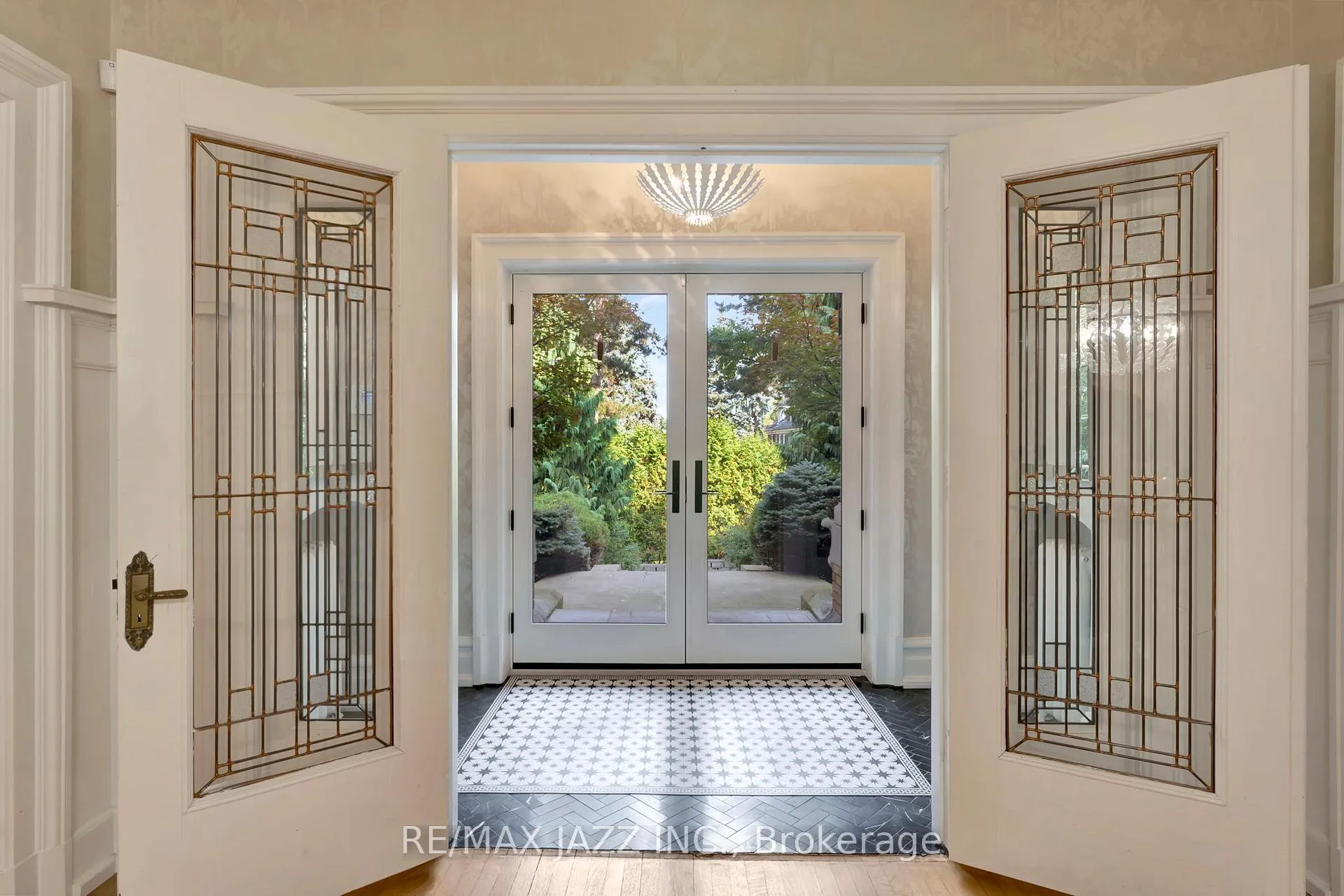 Photo 6 of 407 Queen Street S, Hamilton, Durand — HOMEH