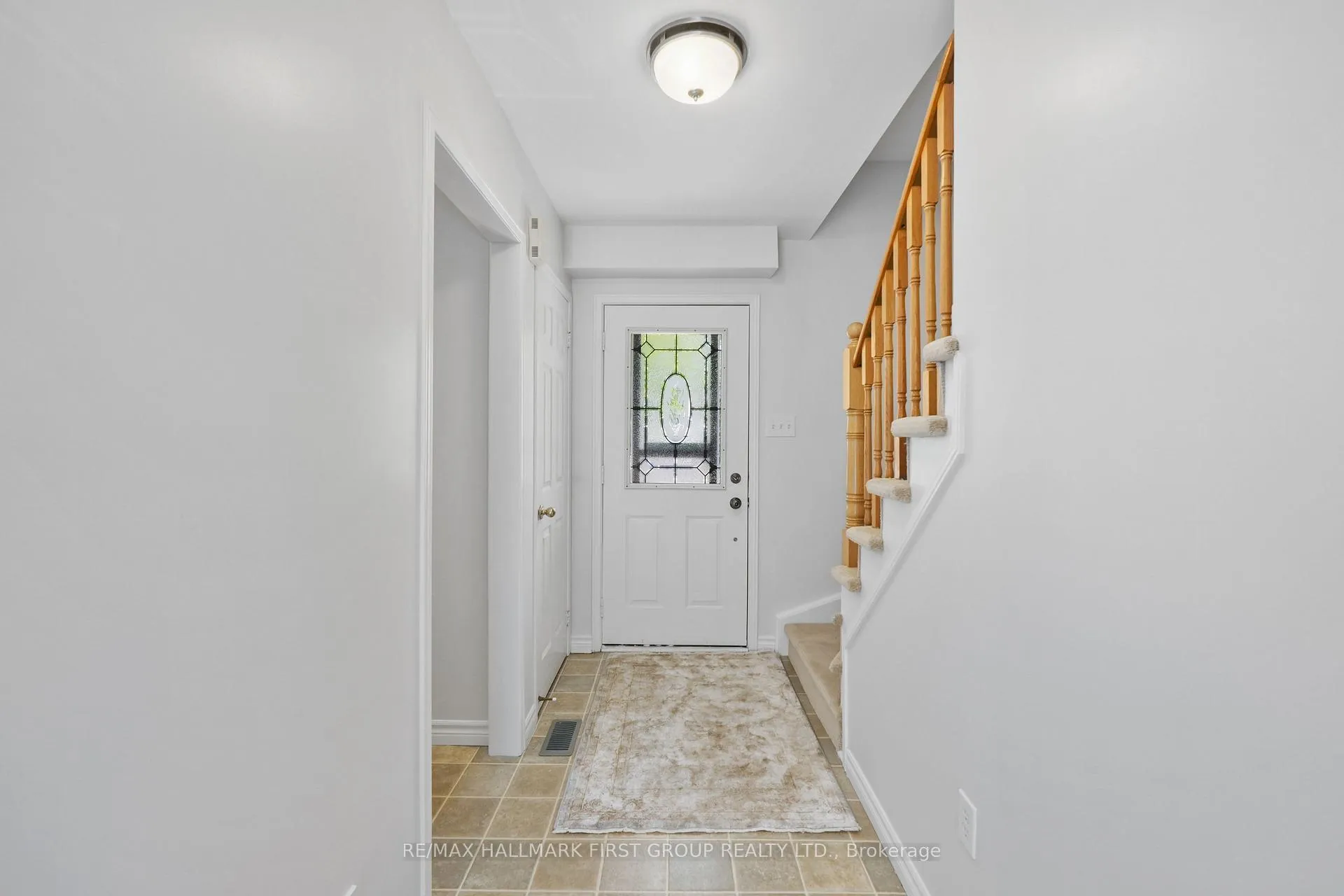 Photo 4 of 993 Fraser Court, Cobourg — HOMEH