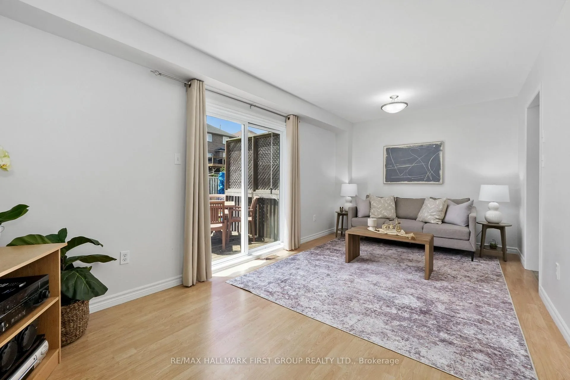 Photo 5 of 993 Fraser Court, Cobourg — HOMEH