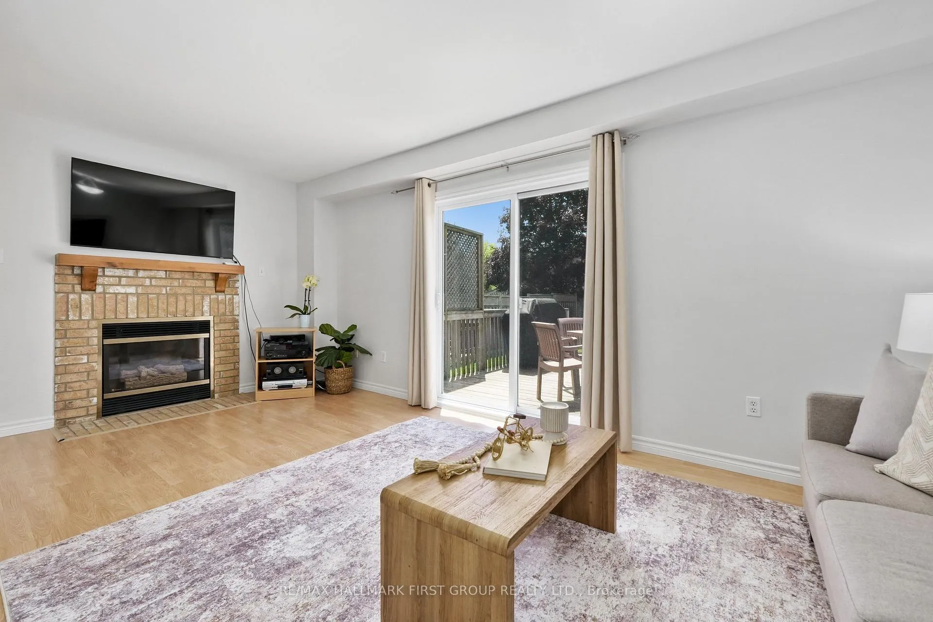 Photo 6 of 993 Fraser Court, Cobourg — HOMEH