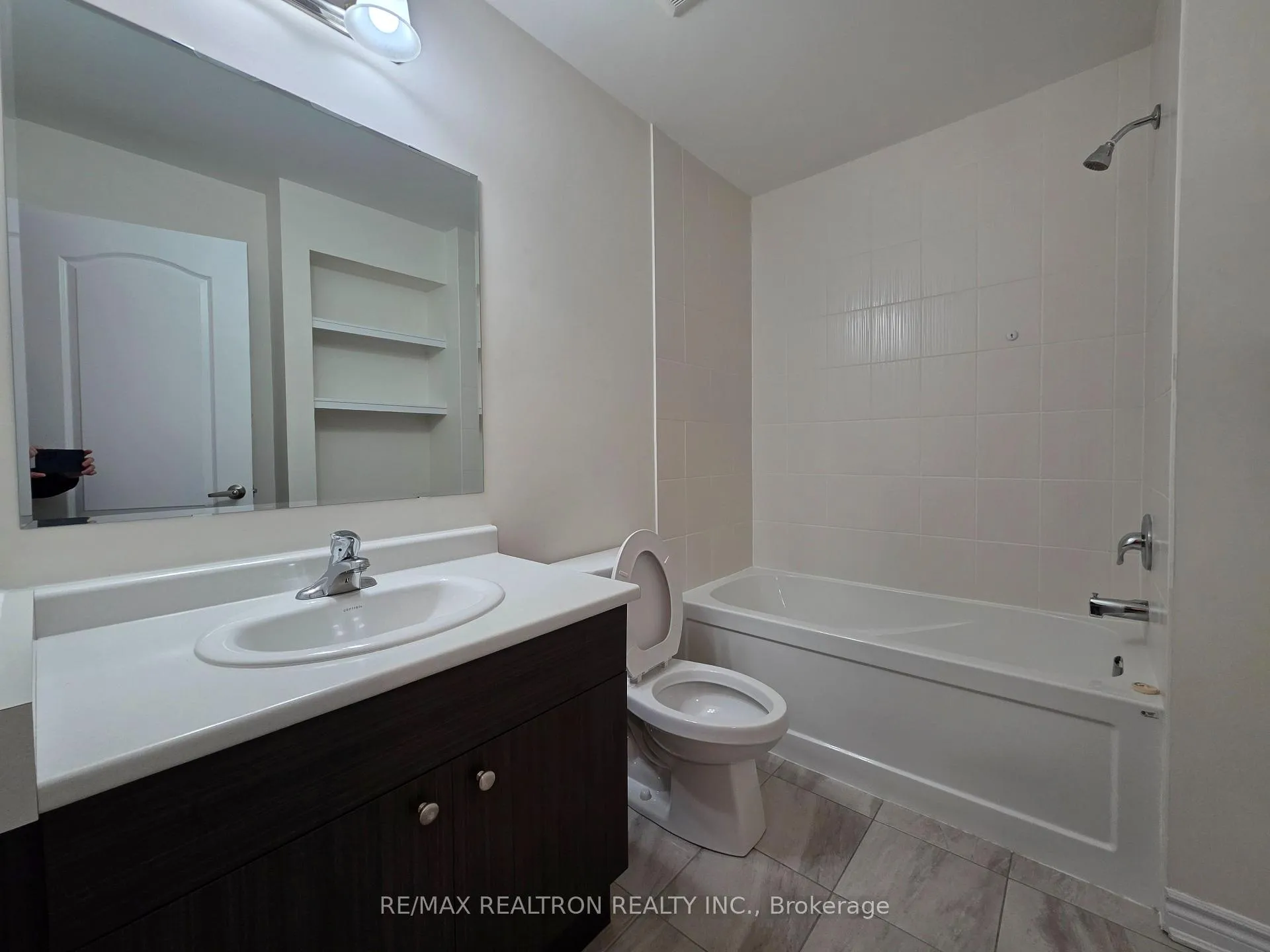 Photo 10 of 2495 Fall Harvest Crescent, Pickering, Rural Pickering — HOMEH
