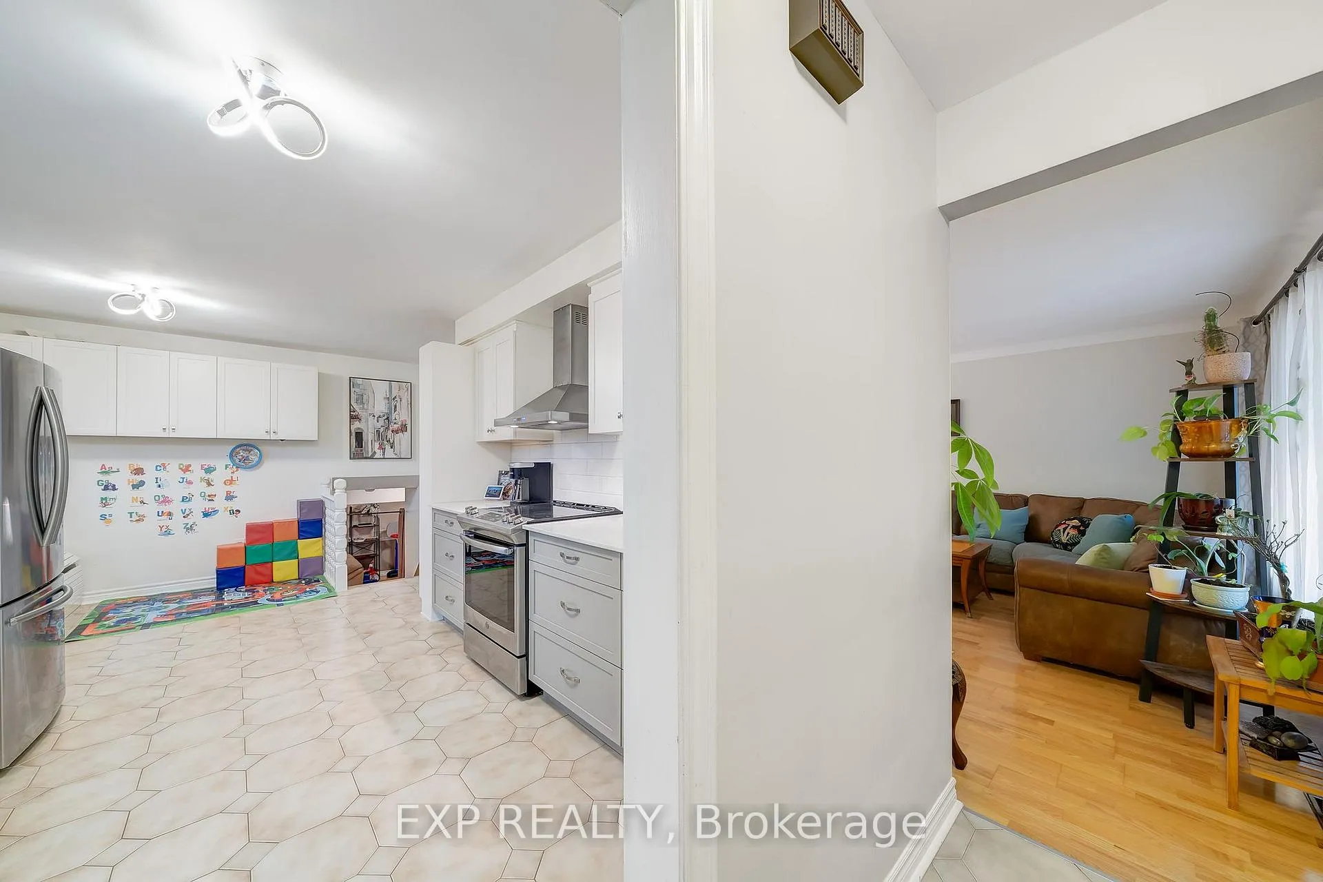 Photo 5 of 6185 Eldorado Avenue, Niagara Falls, West Wood — HOMEH