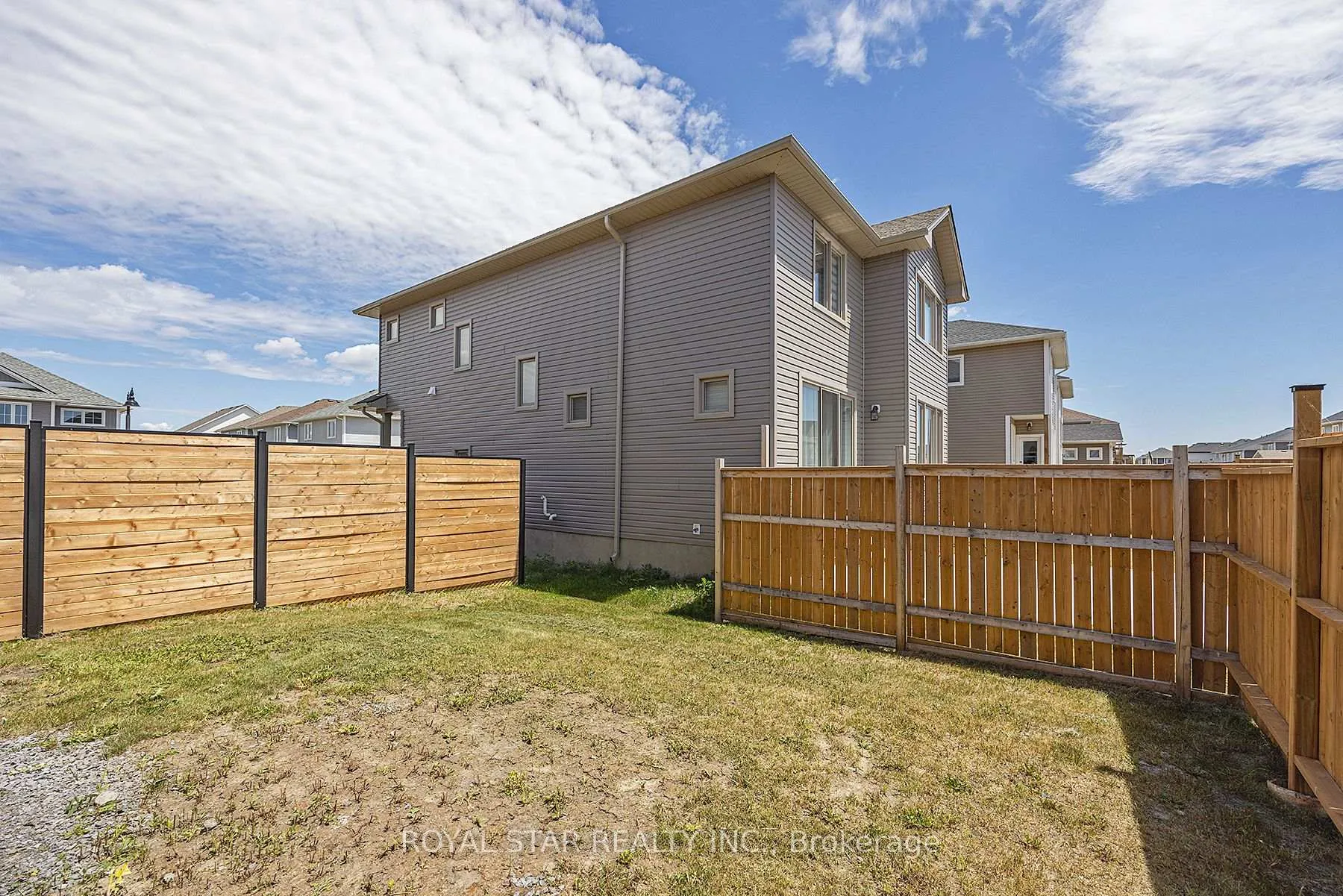 Photo 5 of 498 Beth Crescent, Kingston, City Northwest — HOMEH