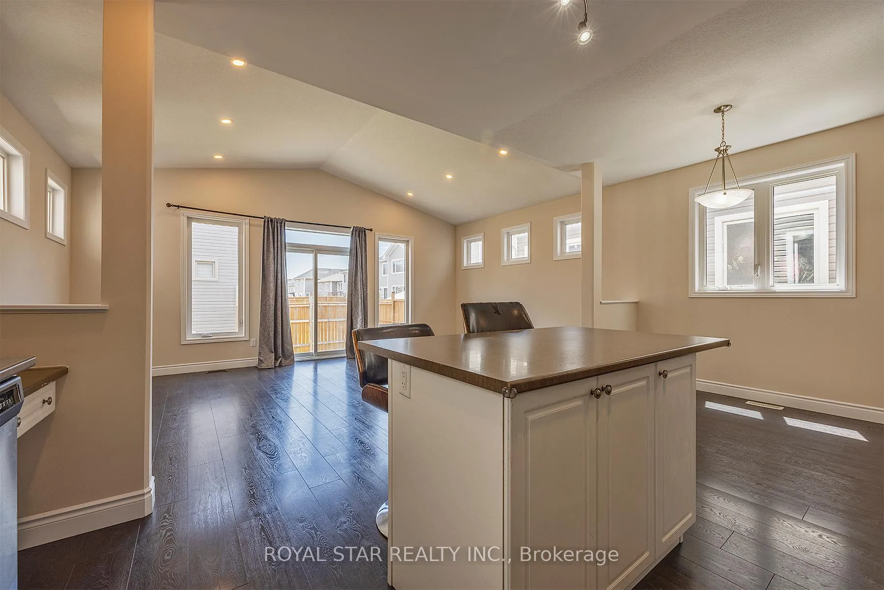 Photo 15 of 498 Beth Crescent, Kingston, City Northwest — HOMEH