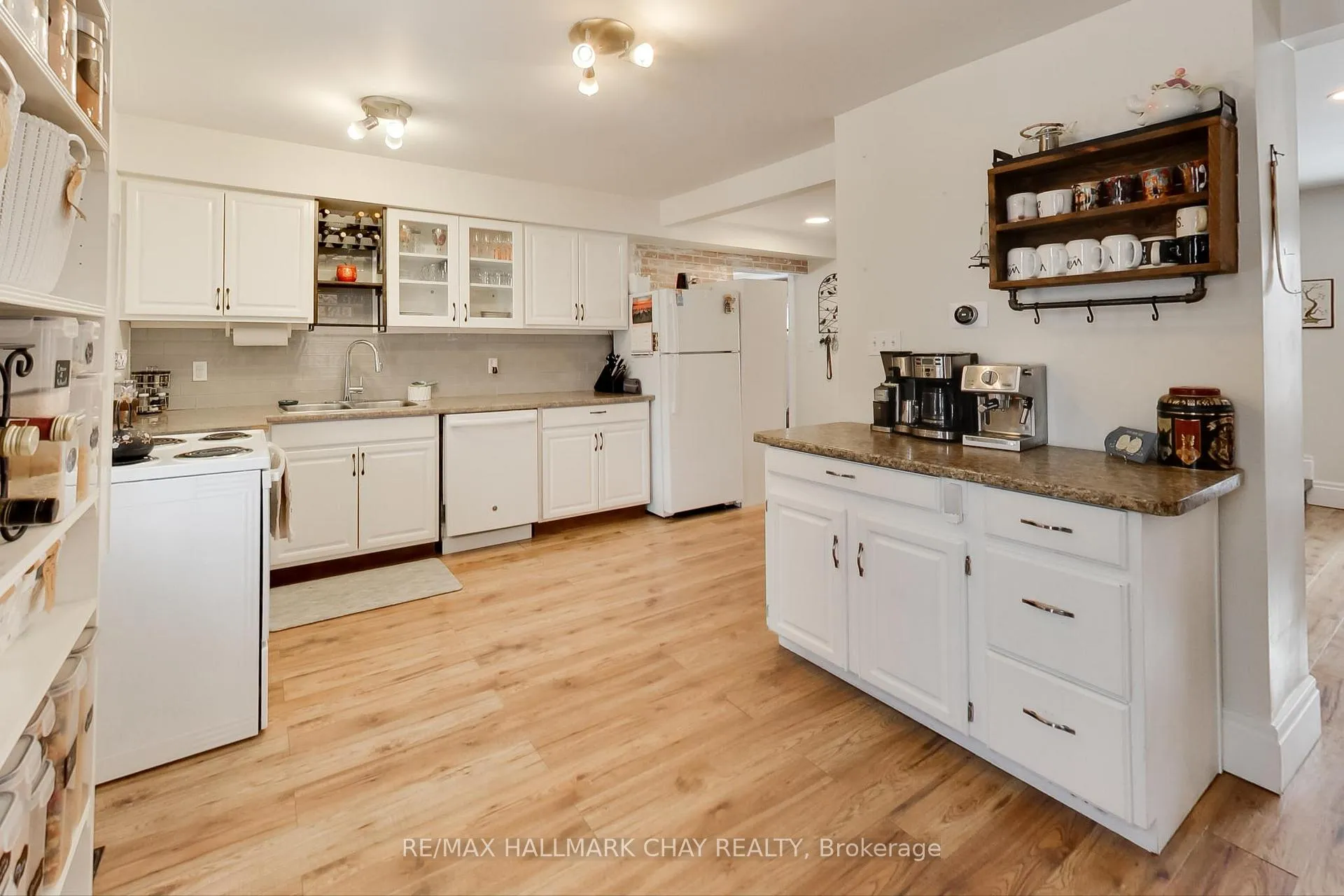 Photo 10 of 7440 26 Highway, Clearview, Stayner — HOMEH