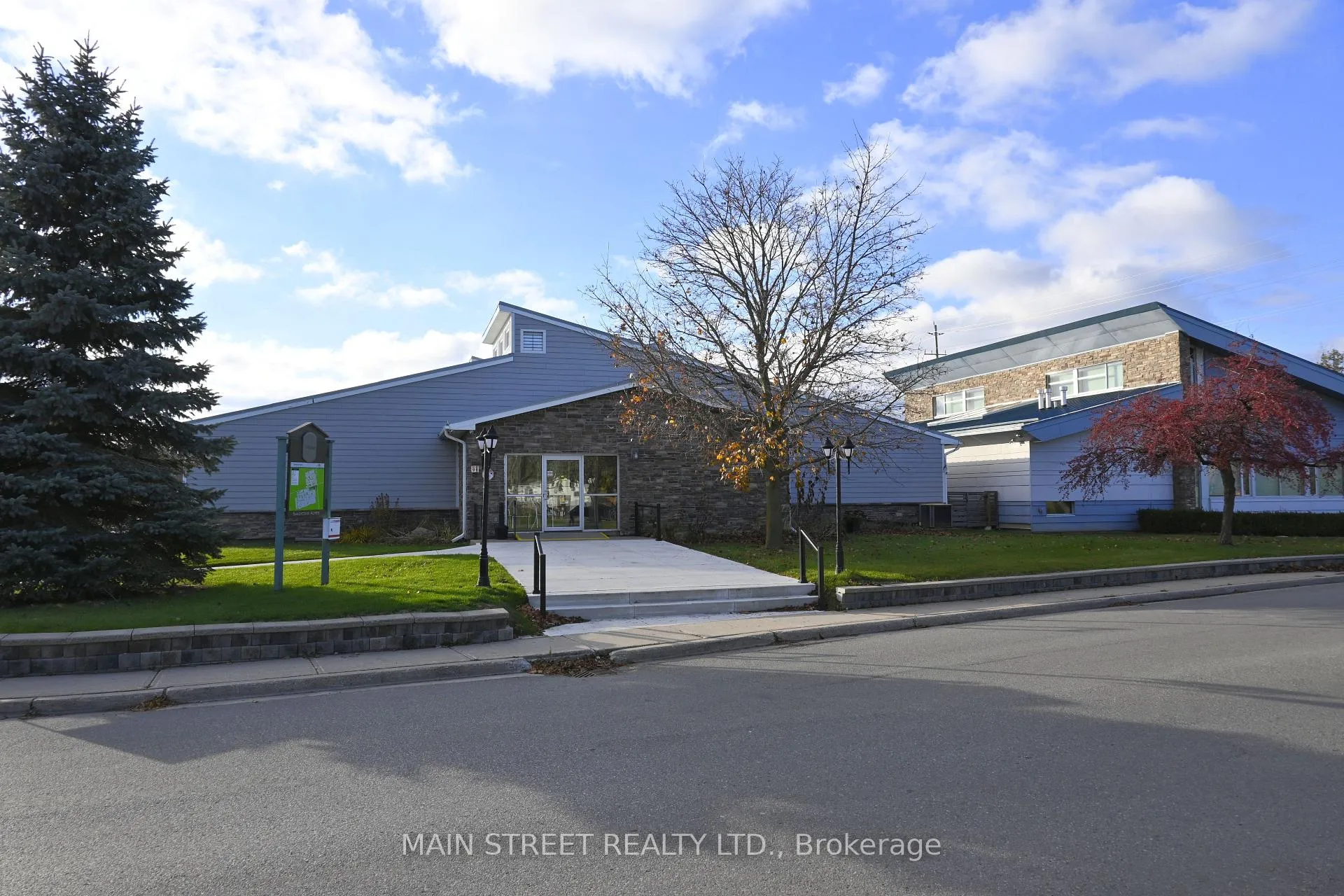 Photo 20 of 84 Corner Brook Trail, Innisfil, Rural Innisfil — HOMEH