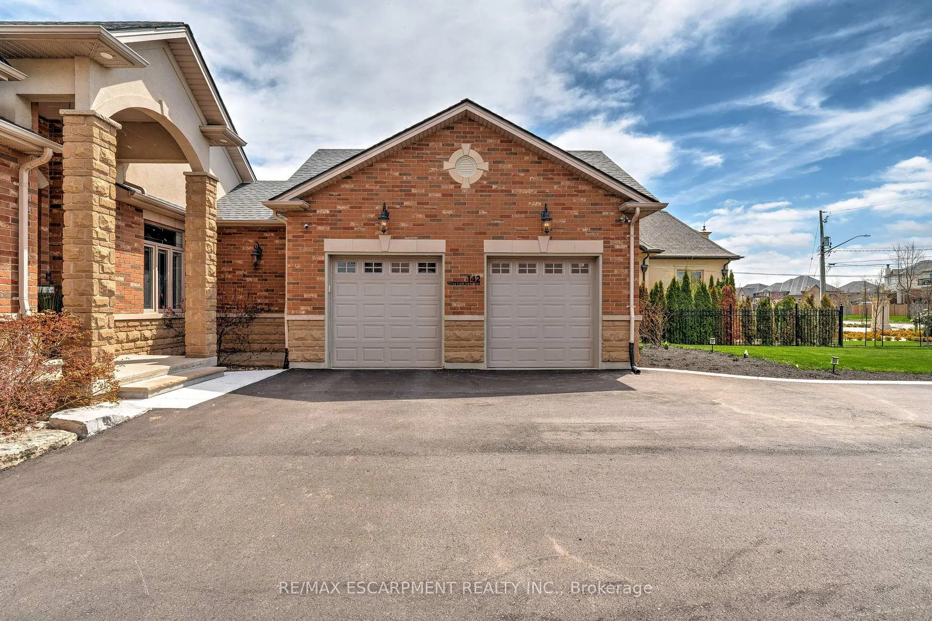 Photo 2 of 142 Watercrest Drive, Hamilton, Stoney Creek — HOMEH