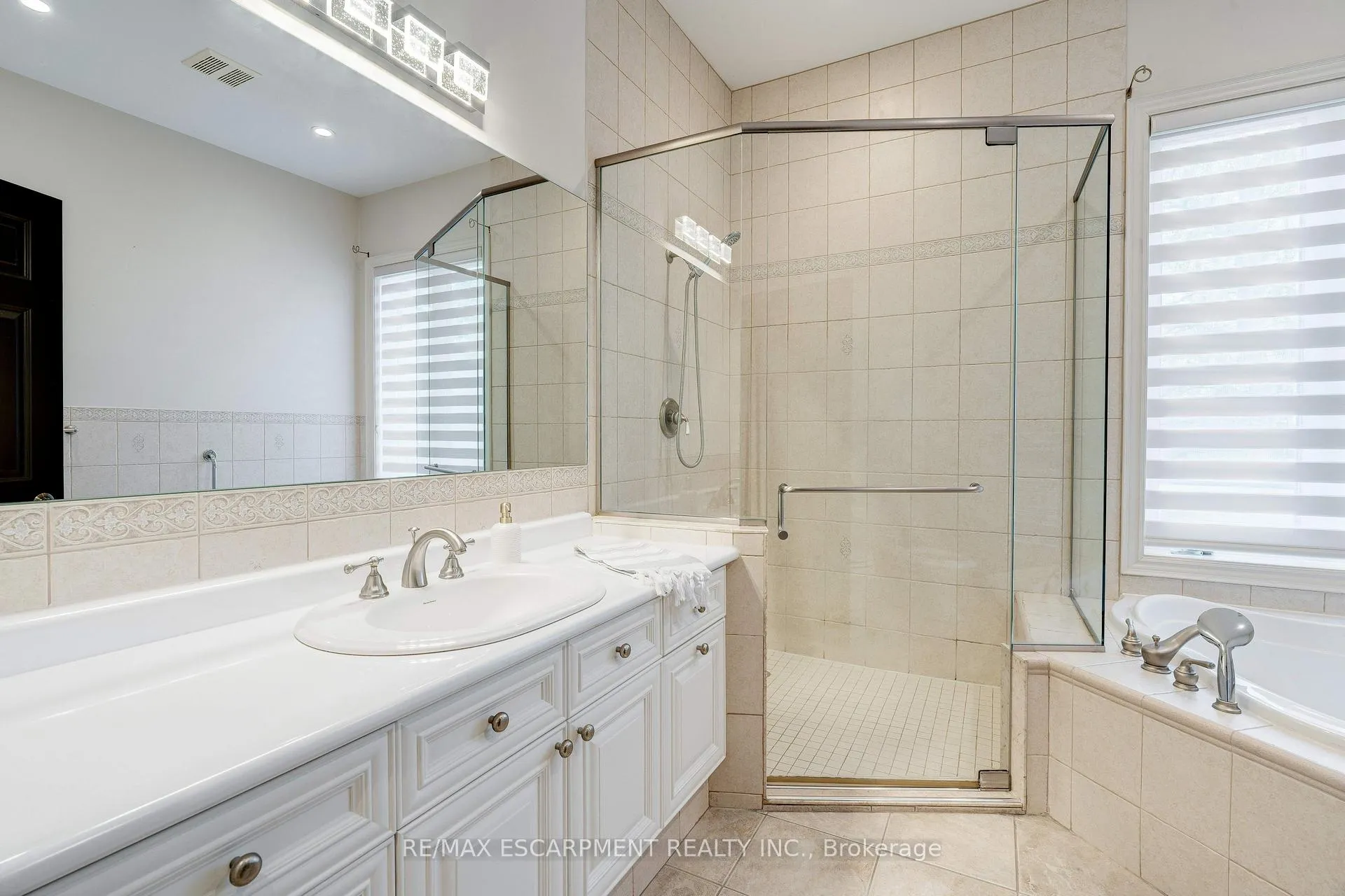 Photo 14 of 142 Watercrest Drive, Hamilton, Stoney Creek — HOMEH