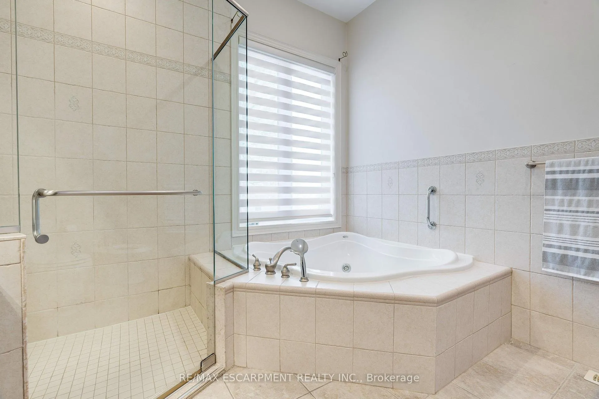 Photo 15 of 142 Watercrest Drive, Hamilton, Stoney Creek — HOMEH