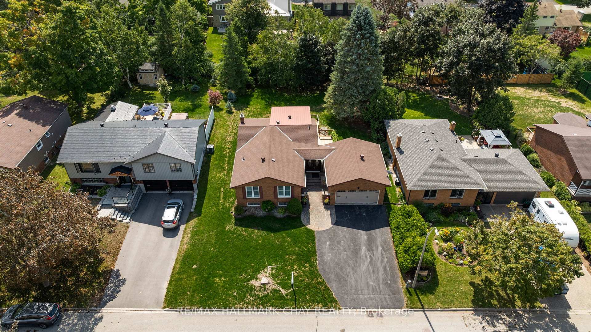 Photo 1 of 19 Algonquin Trail, Barrie, North Shore — HOMEH