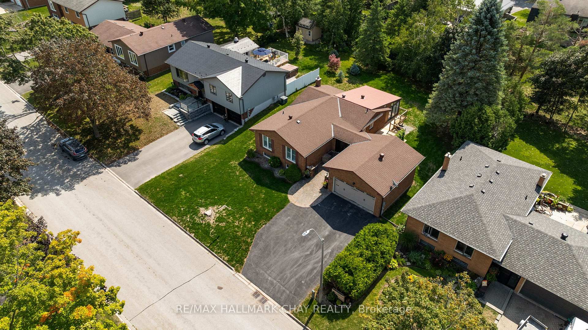 Photo 36 of 19 Algonquin Trail, Barrie, North Shore — HOMEH