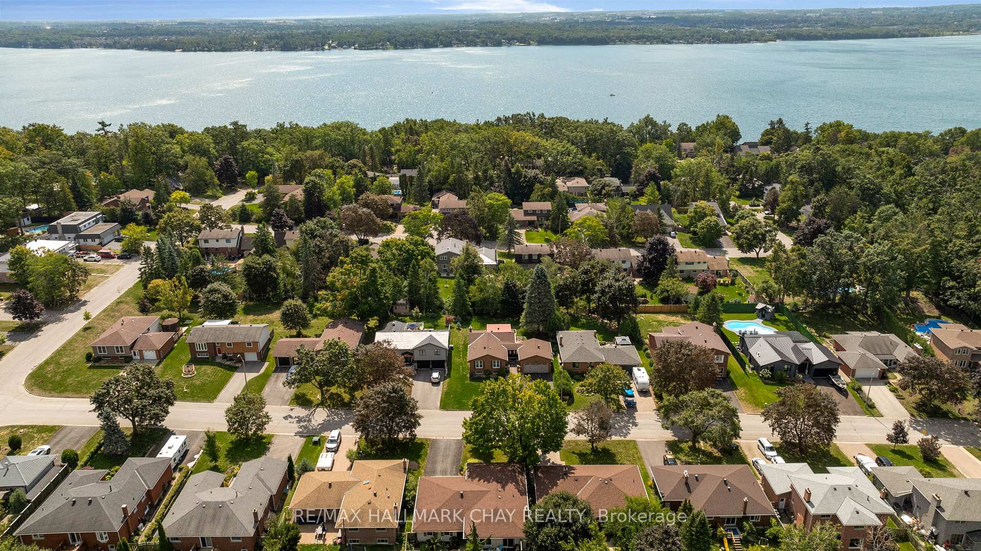 Photo 41 of 19 Algonquin Trail, Barrie, North Shore — HOMEH