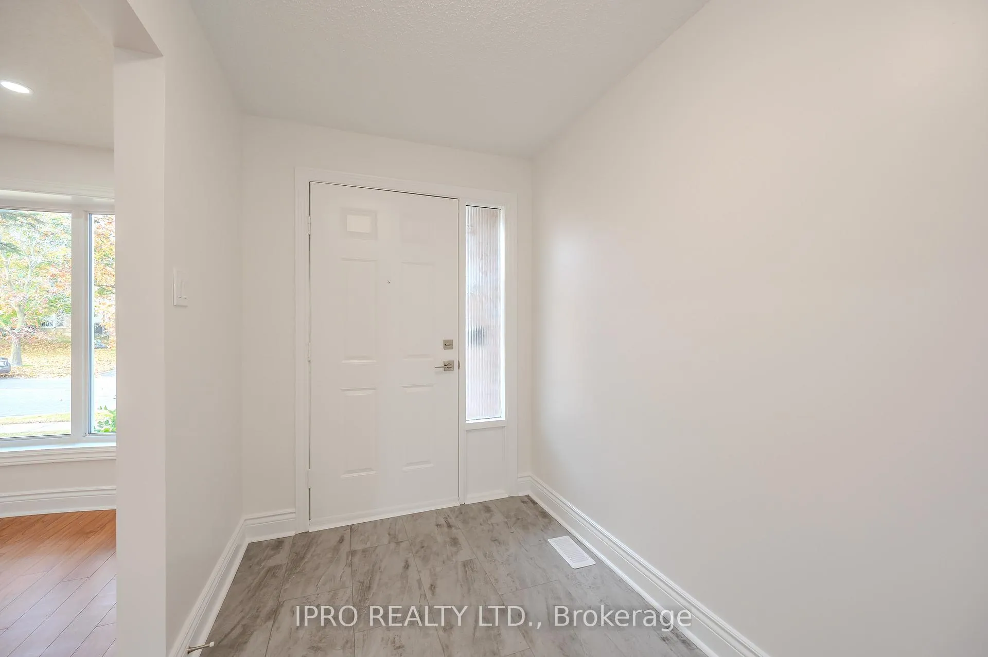 Photo 5 of 180 Westvale Drive, Waterloo — HOMEH