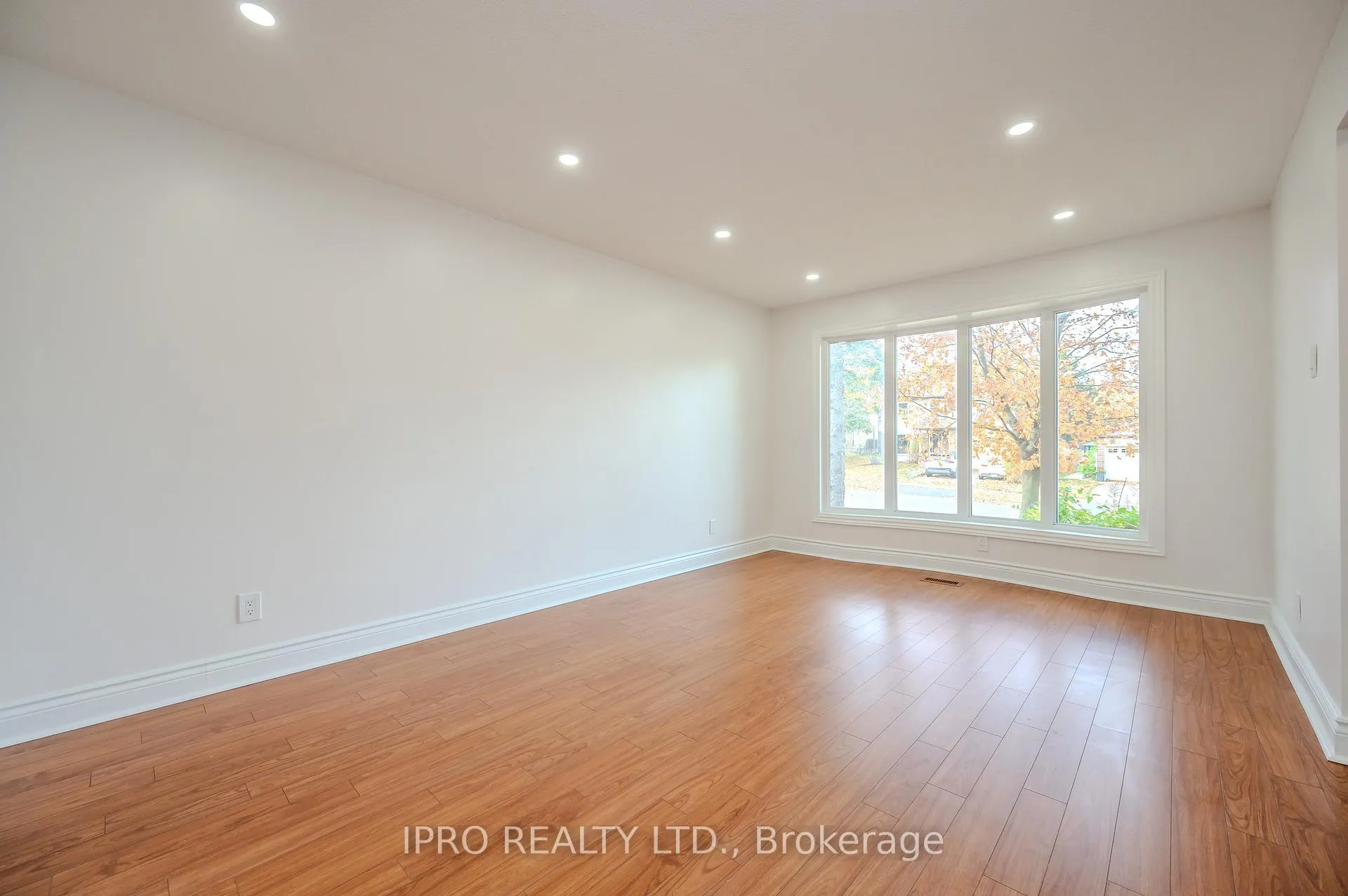 Photo 7 of 180 Westvale Drive, Waterloo — HOMEH