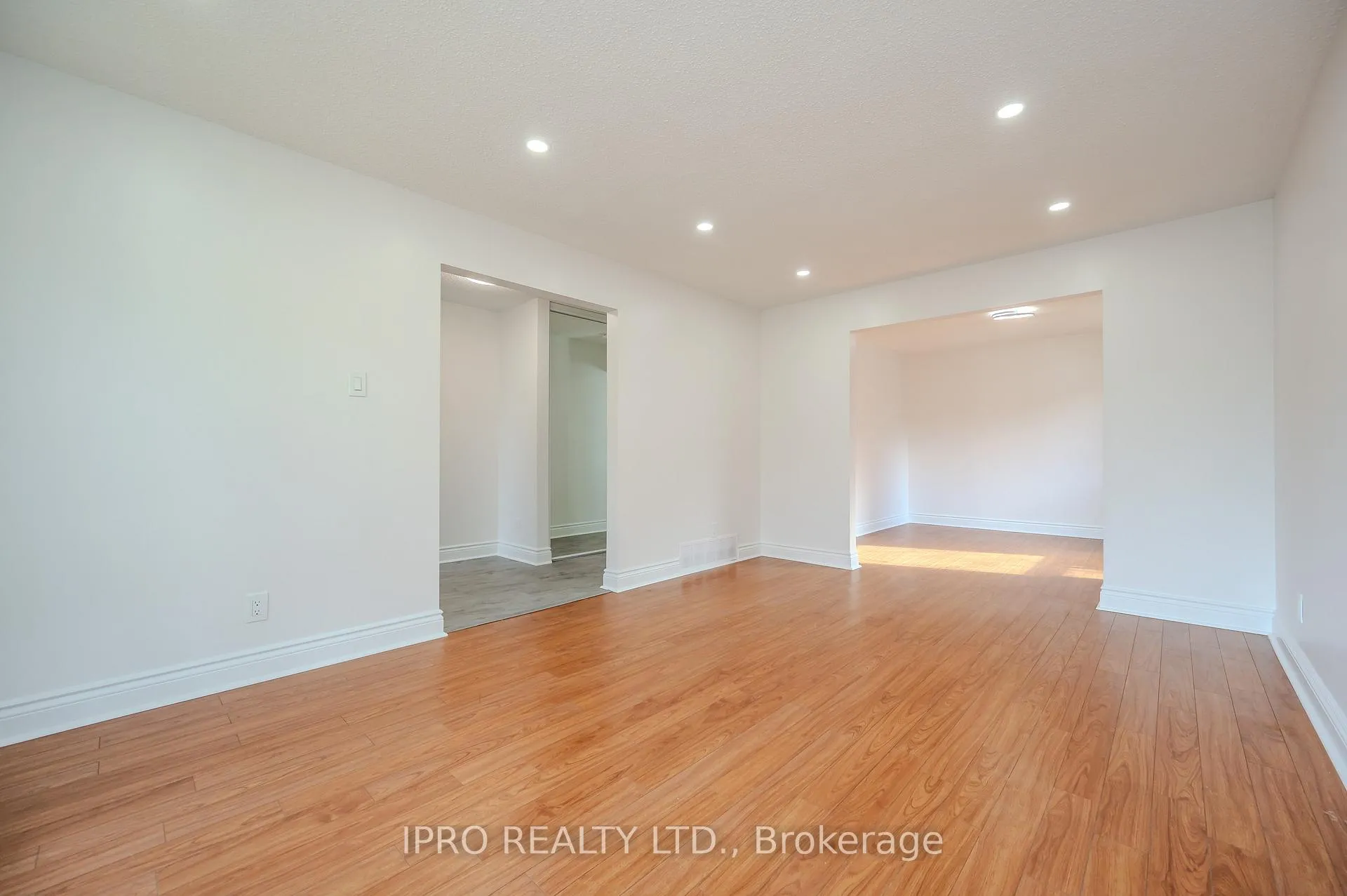 Photo 9 of 180 Westvale Drive, Waterloo — HOMEH
