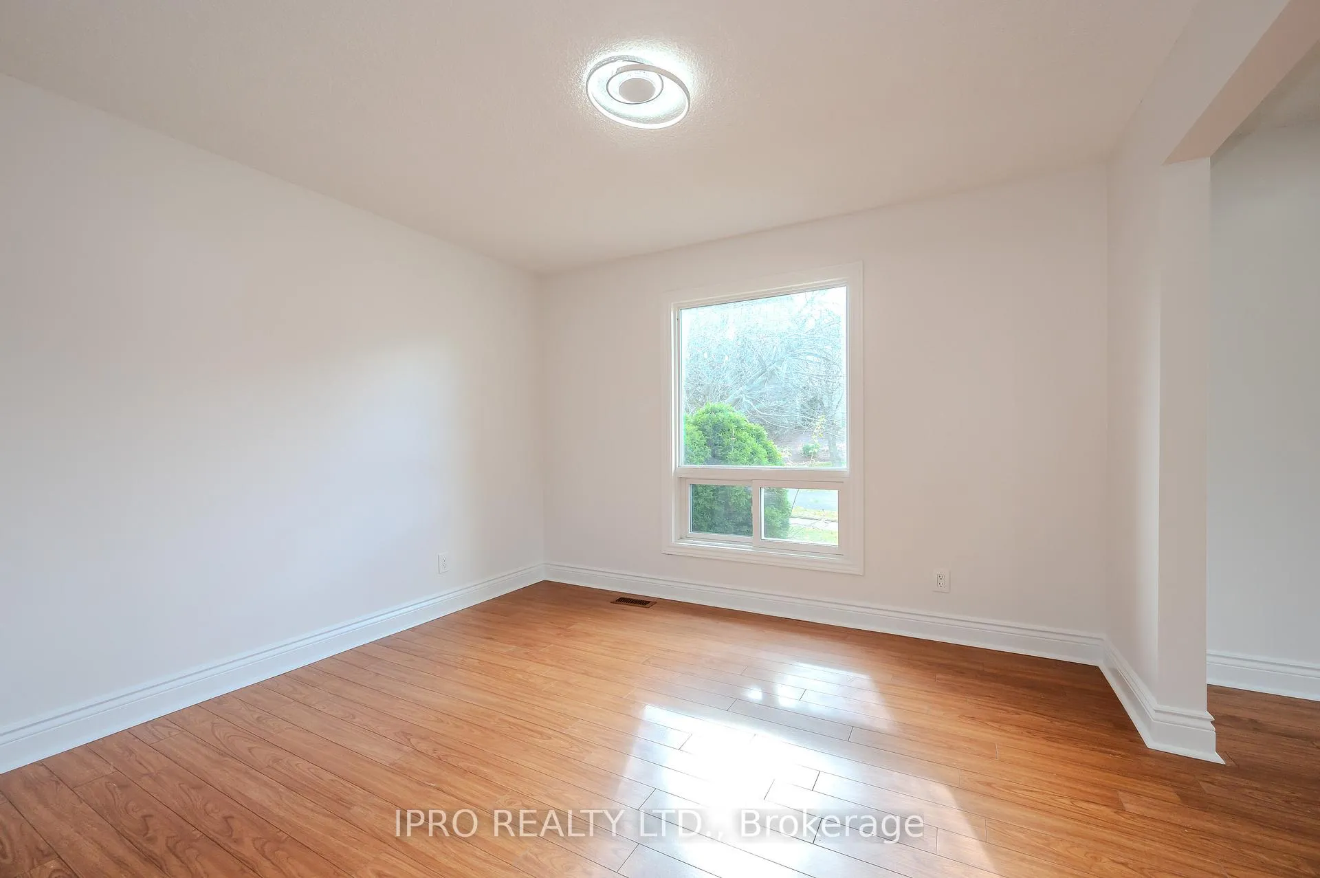 Photo 10 of 180 Westvale Drive, Waterloo — HOMEH